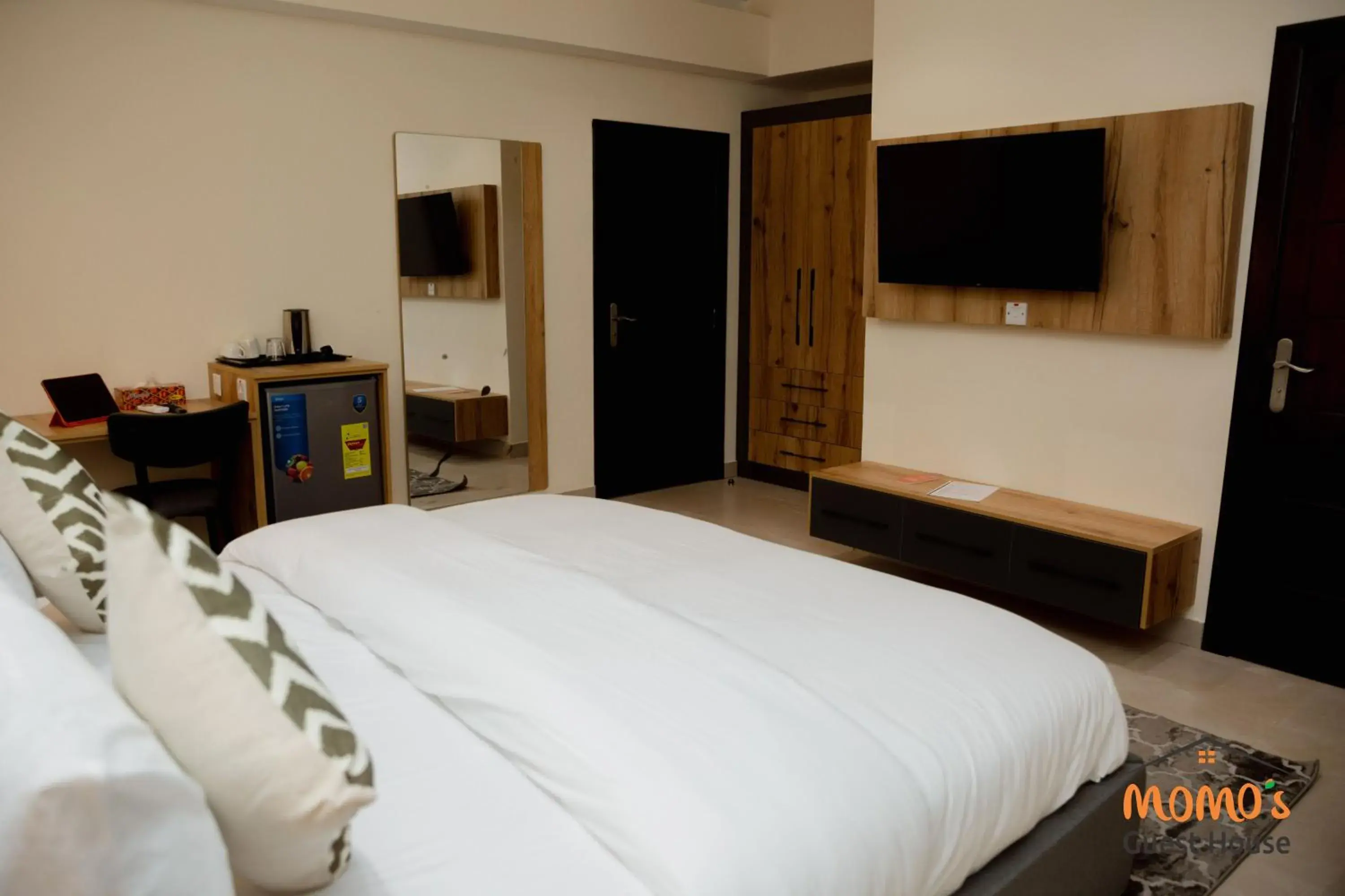 Deluxe King Room - single occupancy in Momo's Hotel Deluxe King Room - single occupancy in Momo's Hotel