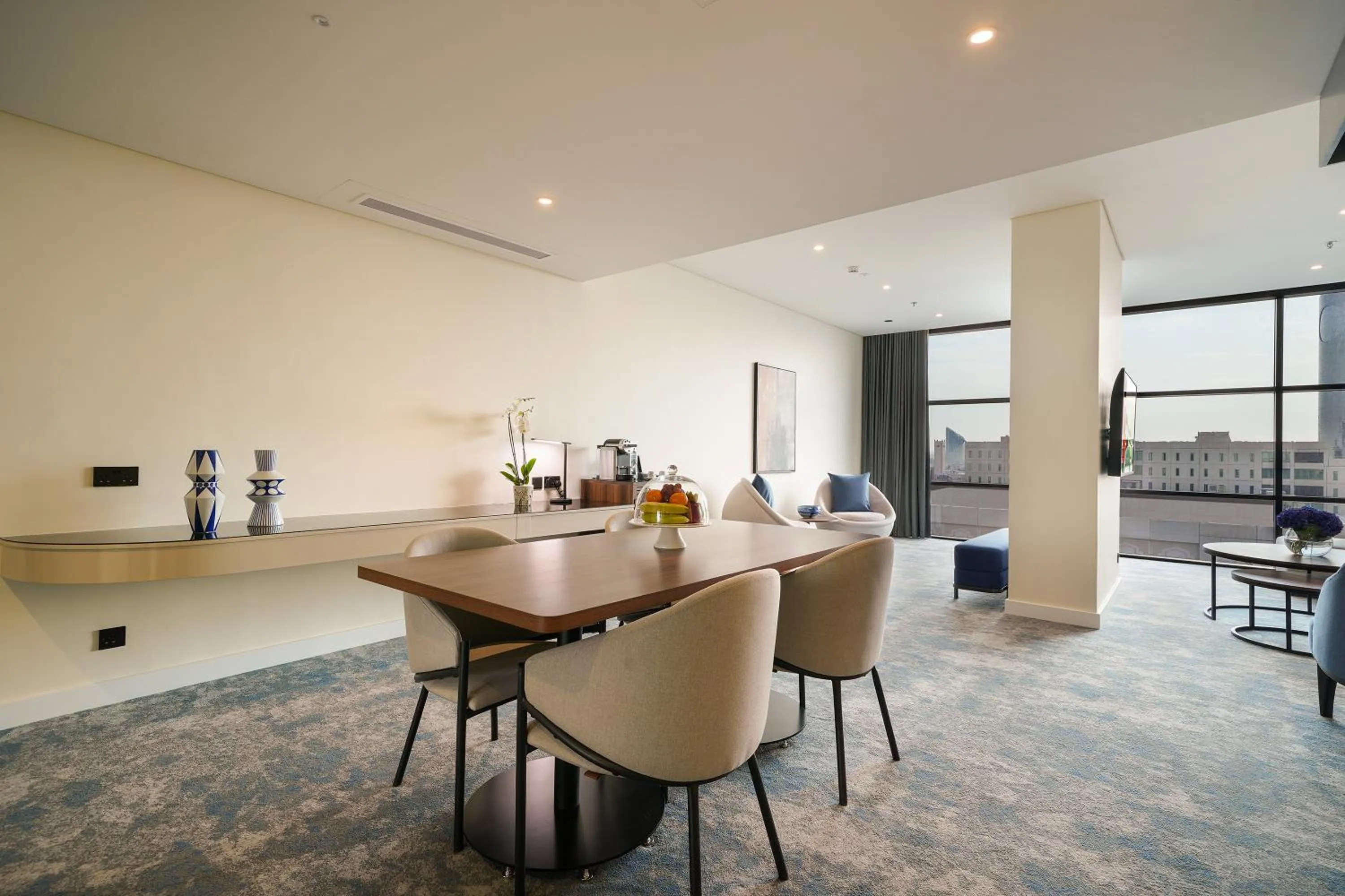 Dining area in Nova M Hotel Olaya Riyadh edge By Rotana