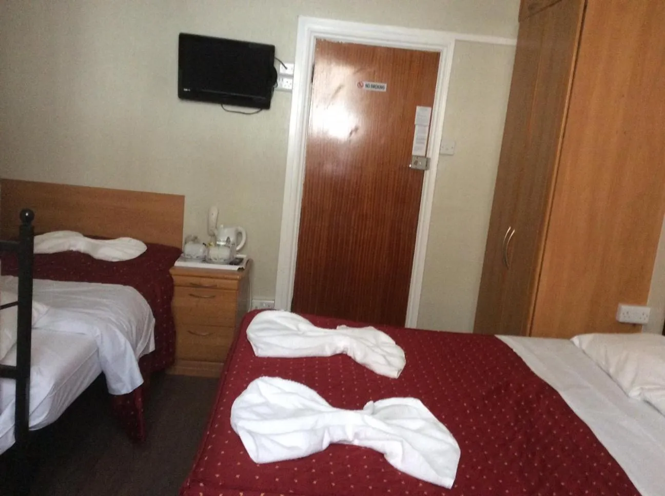 Bedroom, Bed in Central Hotel