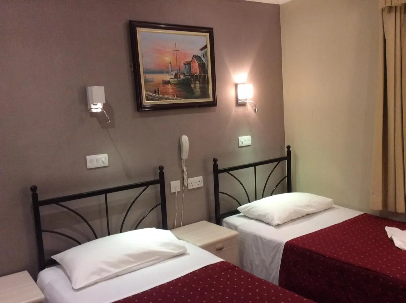 Bedroom, Bed in Central Hotel