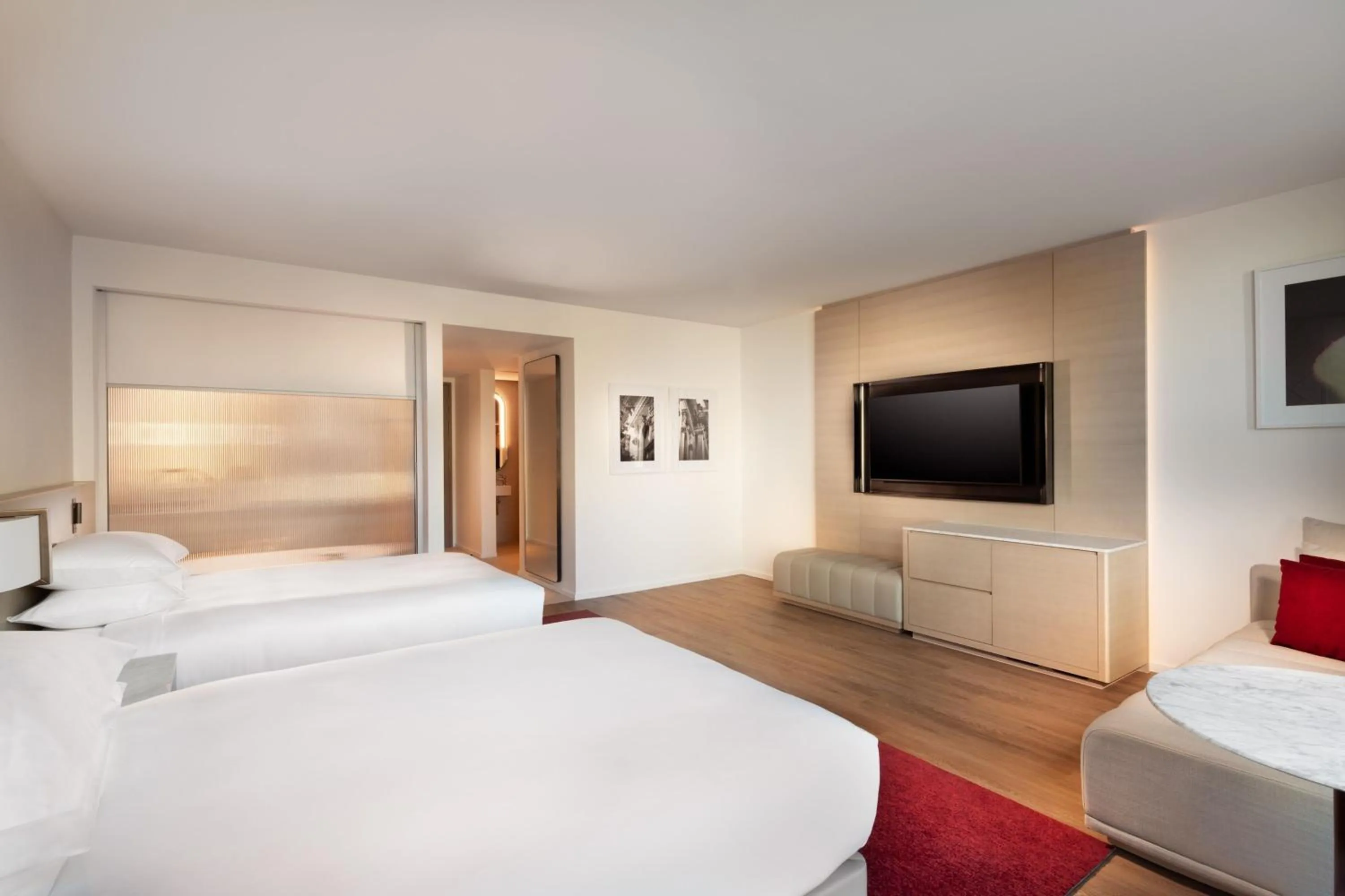 Lounge or bar, Bed in Adelaide Marriott Hotel