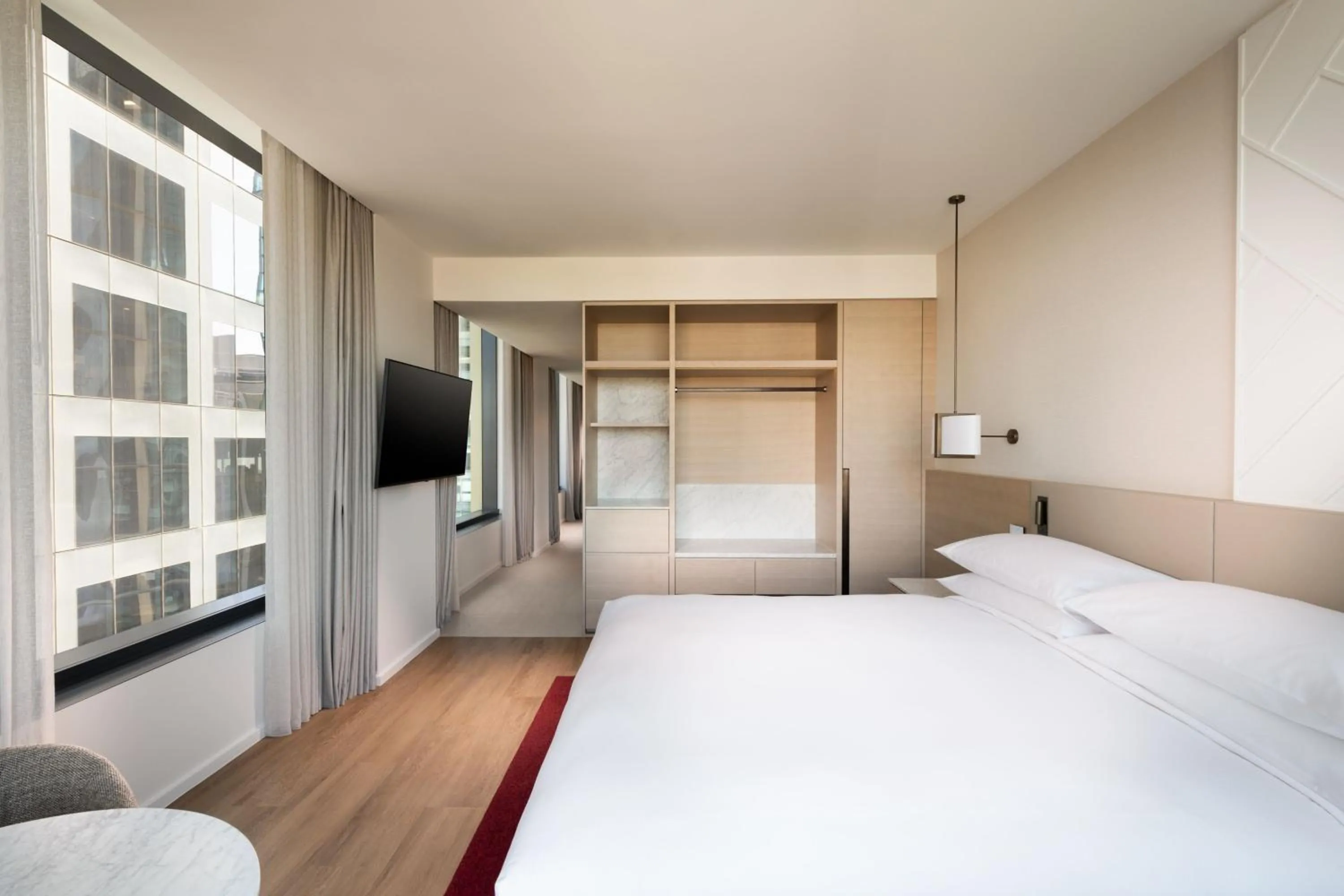 Photo of the whole room, Bed in Adelaide Marriott Hotel