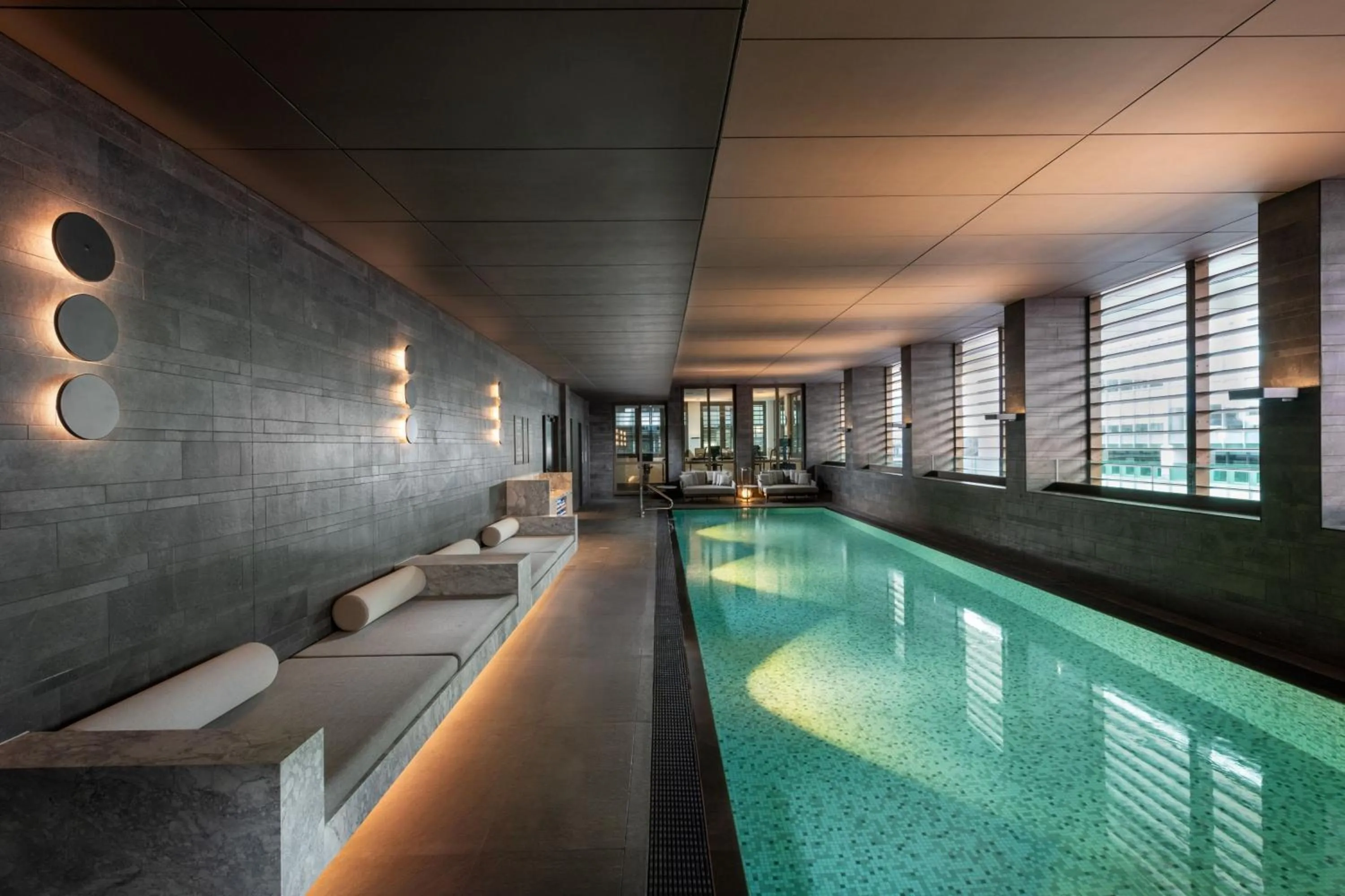 Swimming pool in Adelaide Marriott Hotel