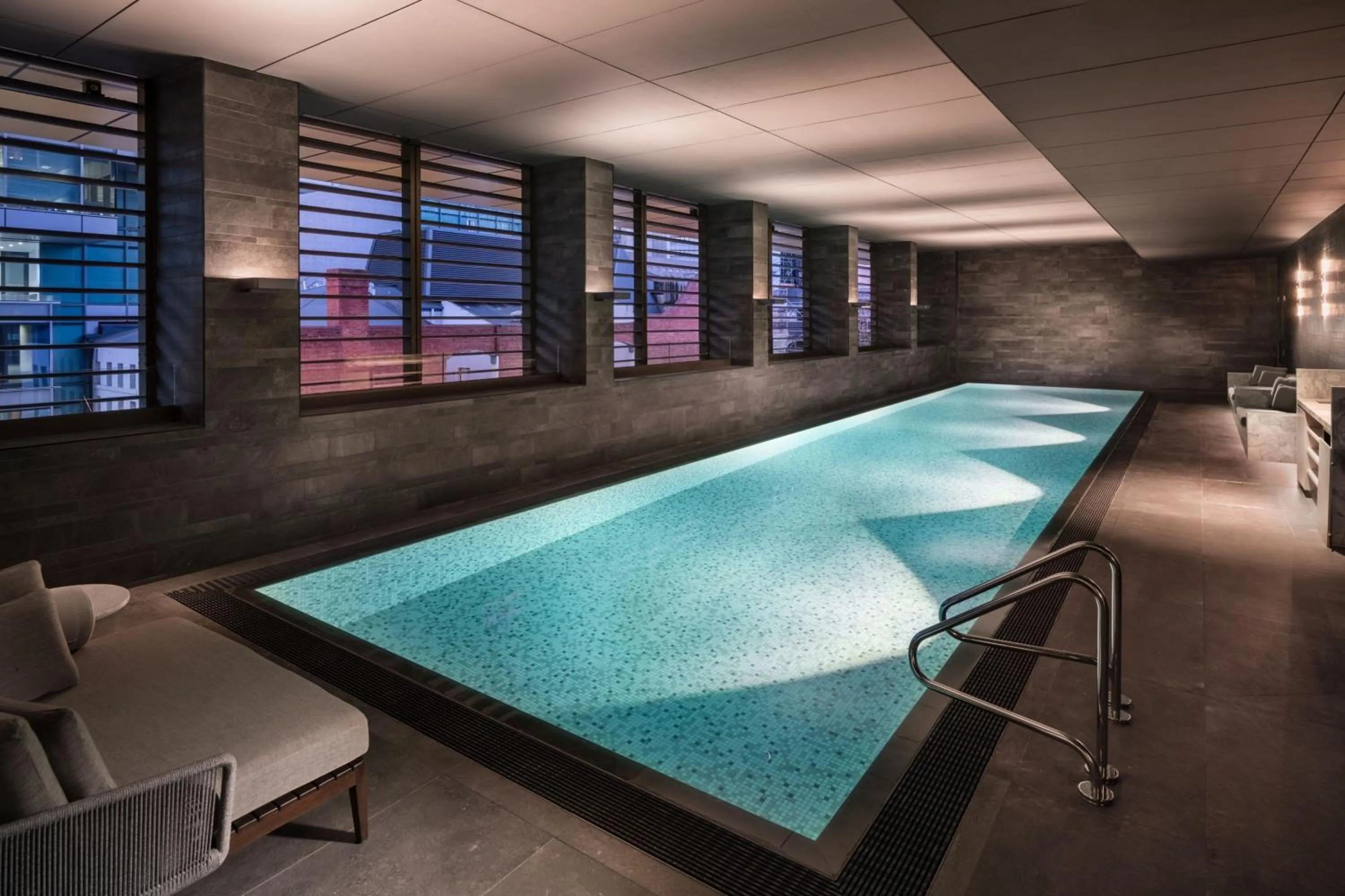 Swimming pool in Adelaide Marriott Hotel