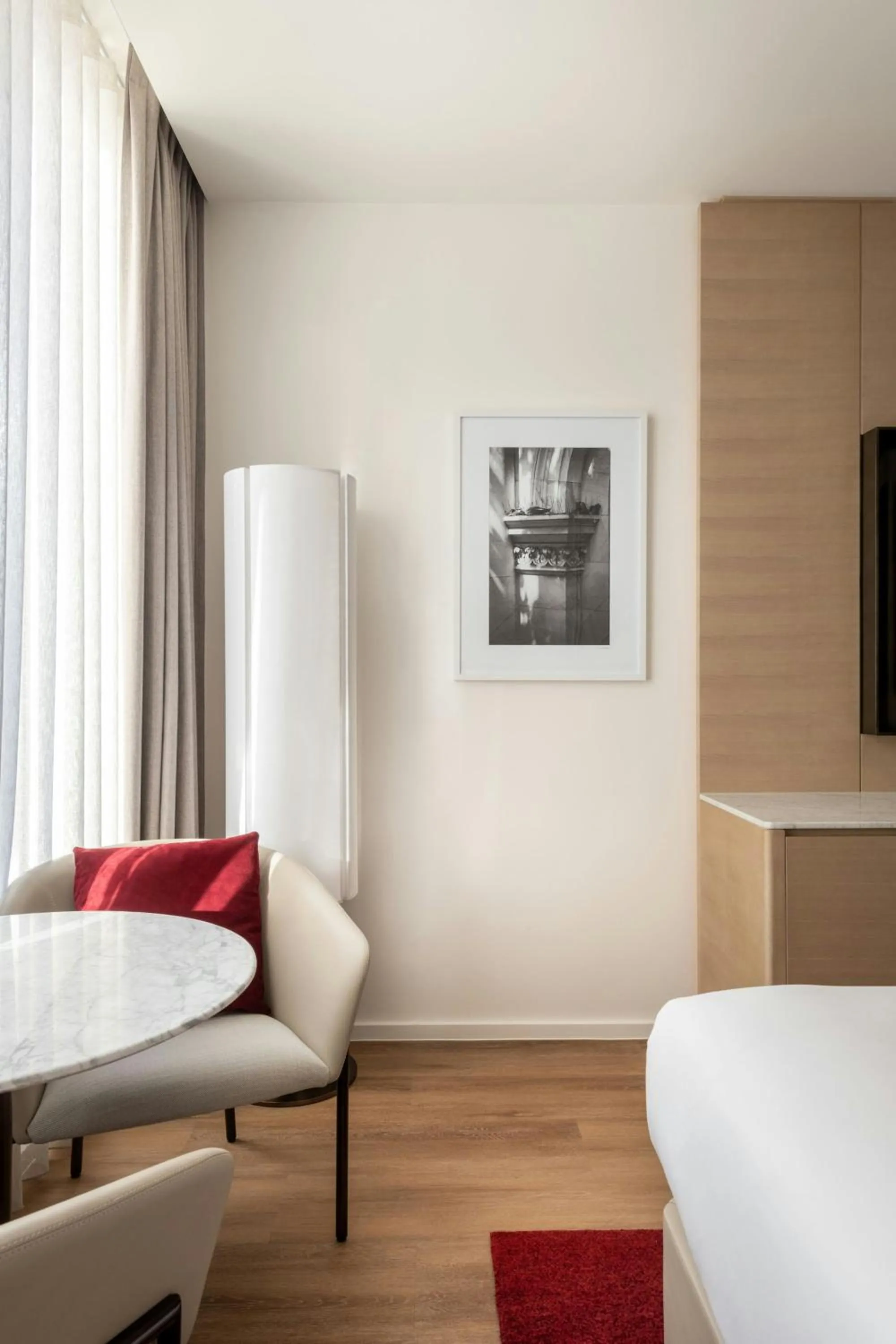 Photo of the whole room, Bed in Adelaide Marriott Hotel