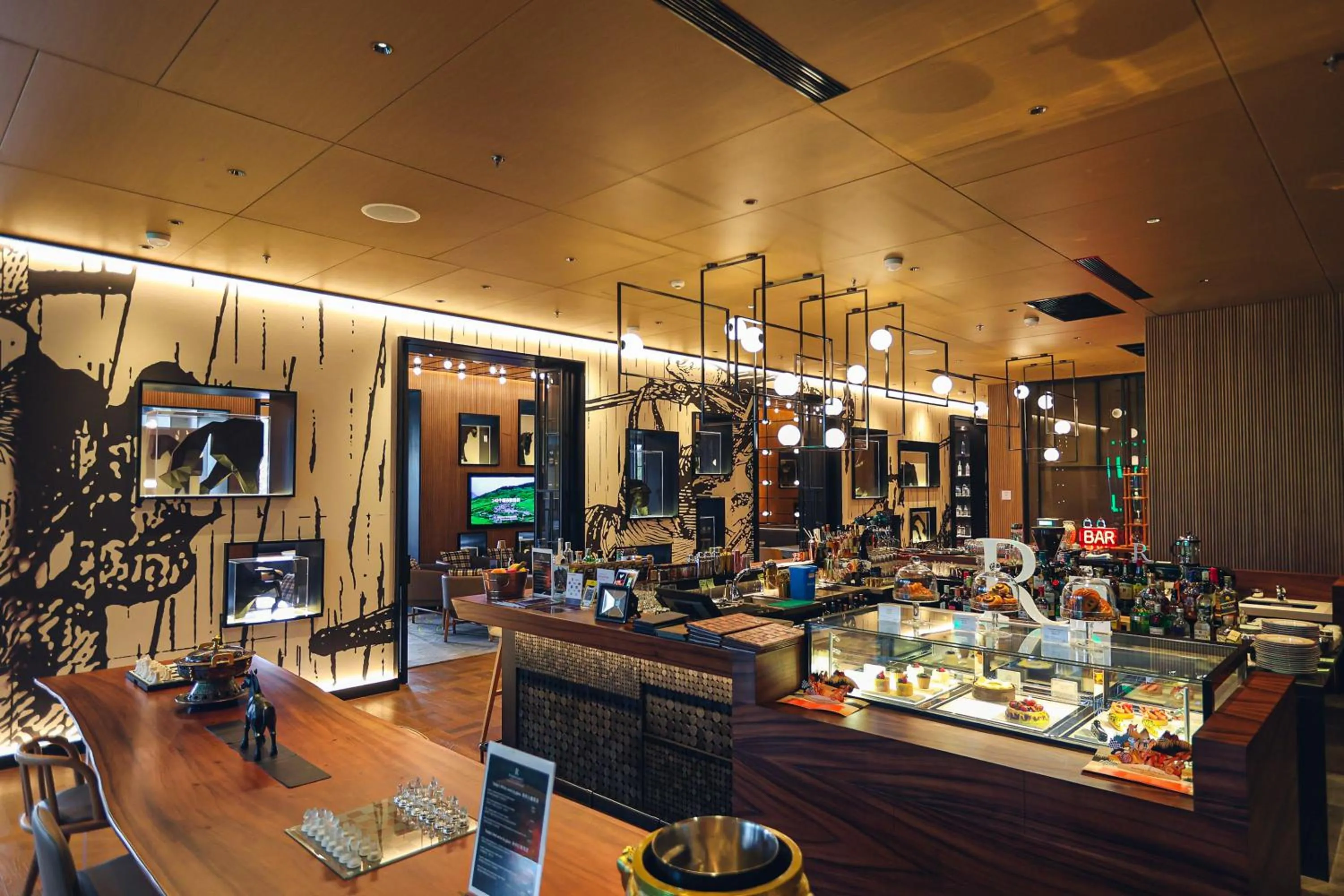 Restaurant/places to eat in Renaissance Beijing Haidian Hotel