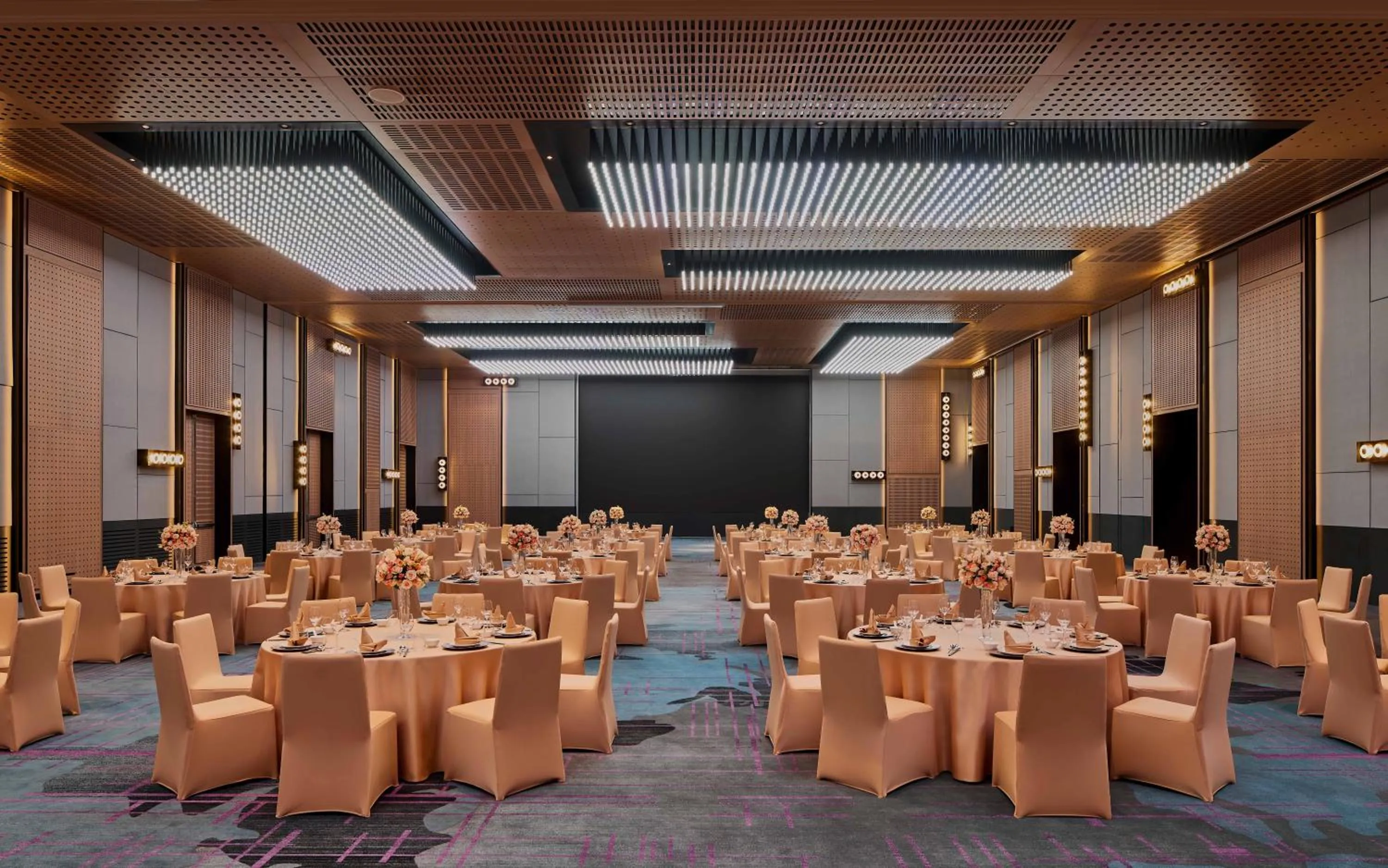 Banquet/Function facilities in Renaissance Beijing Haidian Hotel