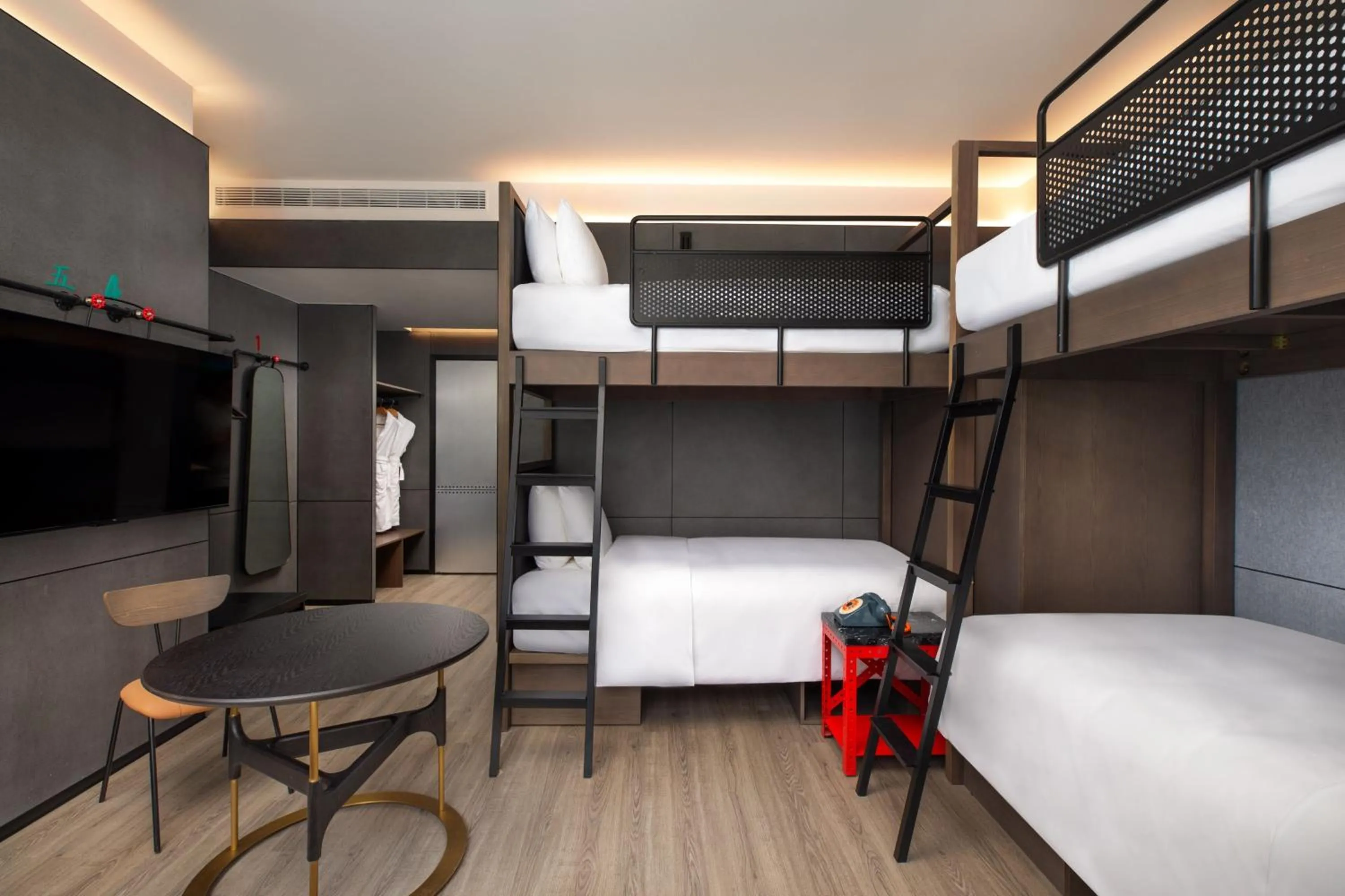 Photo of the whole room, Bed in Moxy Chongqing