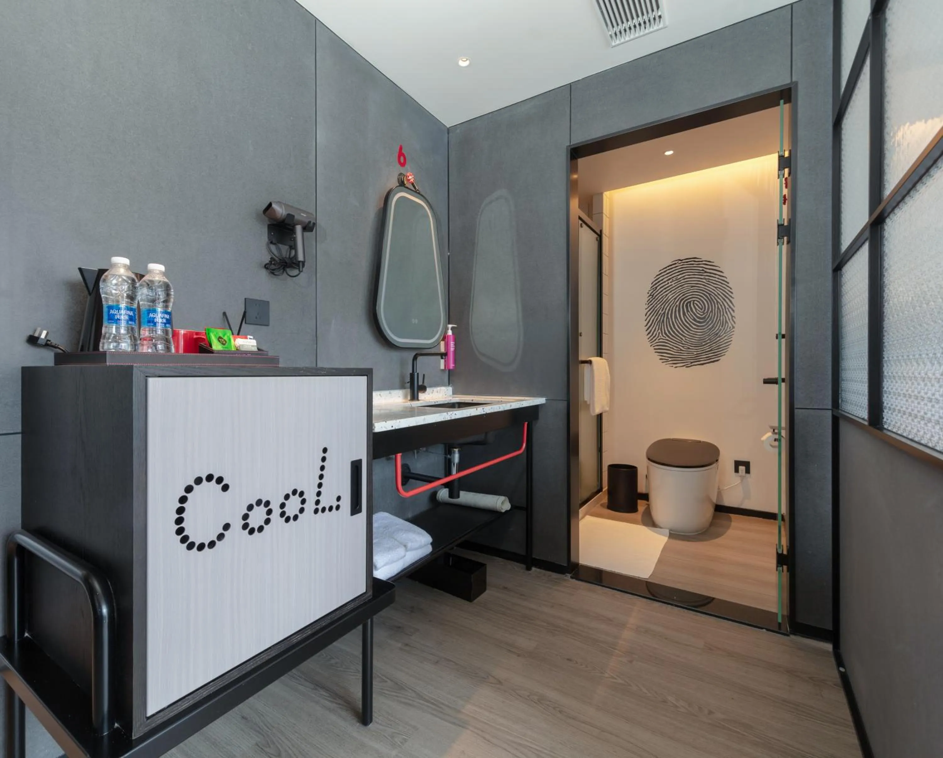 Toilet in Moxy Chongqing