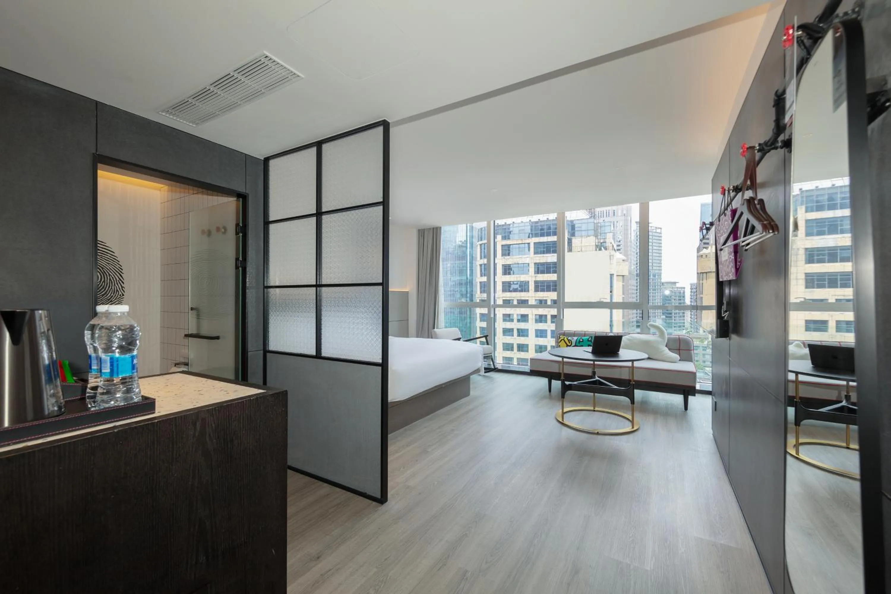 Photo of the whole room in Moxy Chongqing