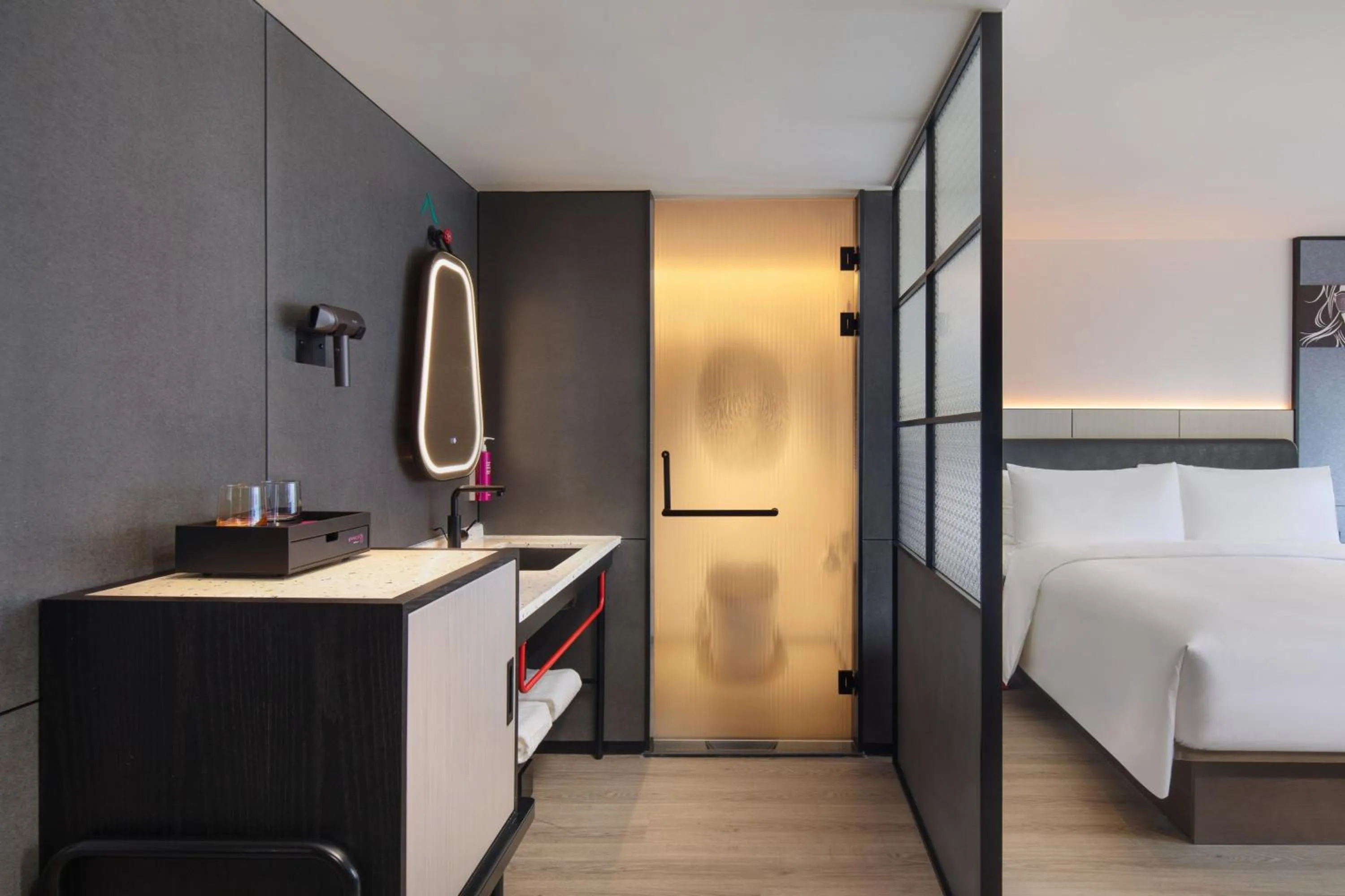 Bathroom, Bed in Moxy Chongqing