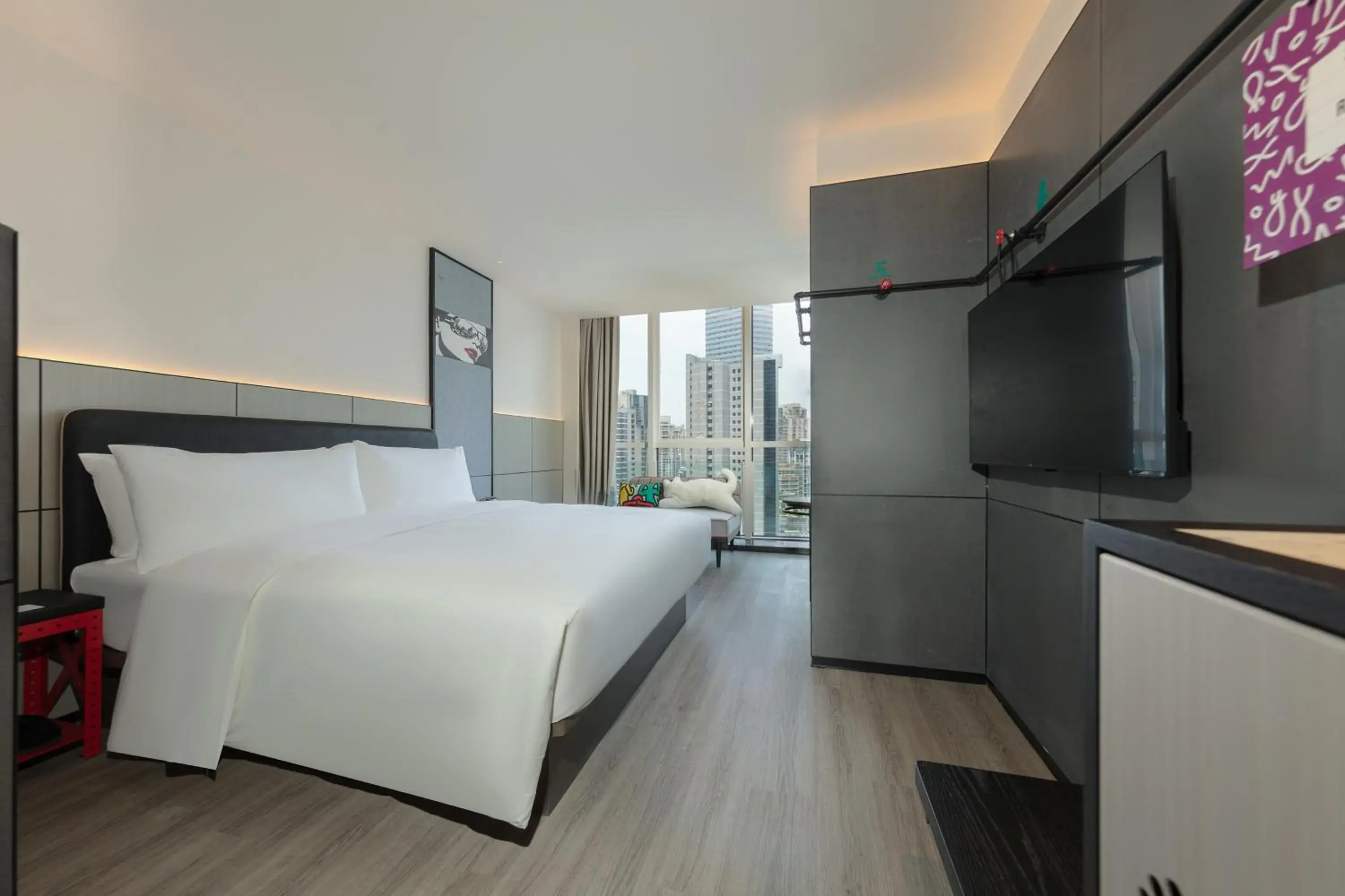 High Floor Standard King Room in Moxy Chongqing High Floor Standard King Room in Moxy Chongqing