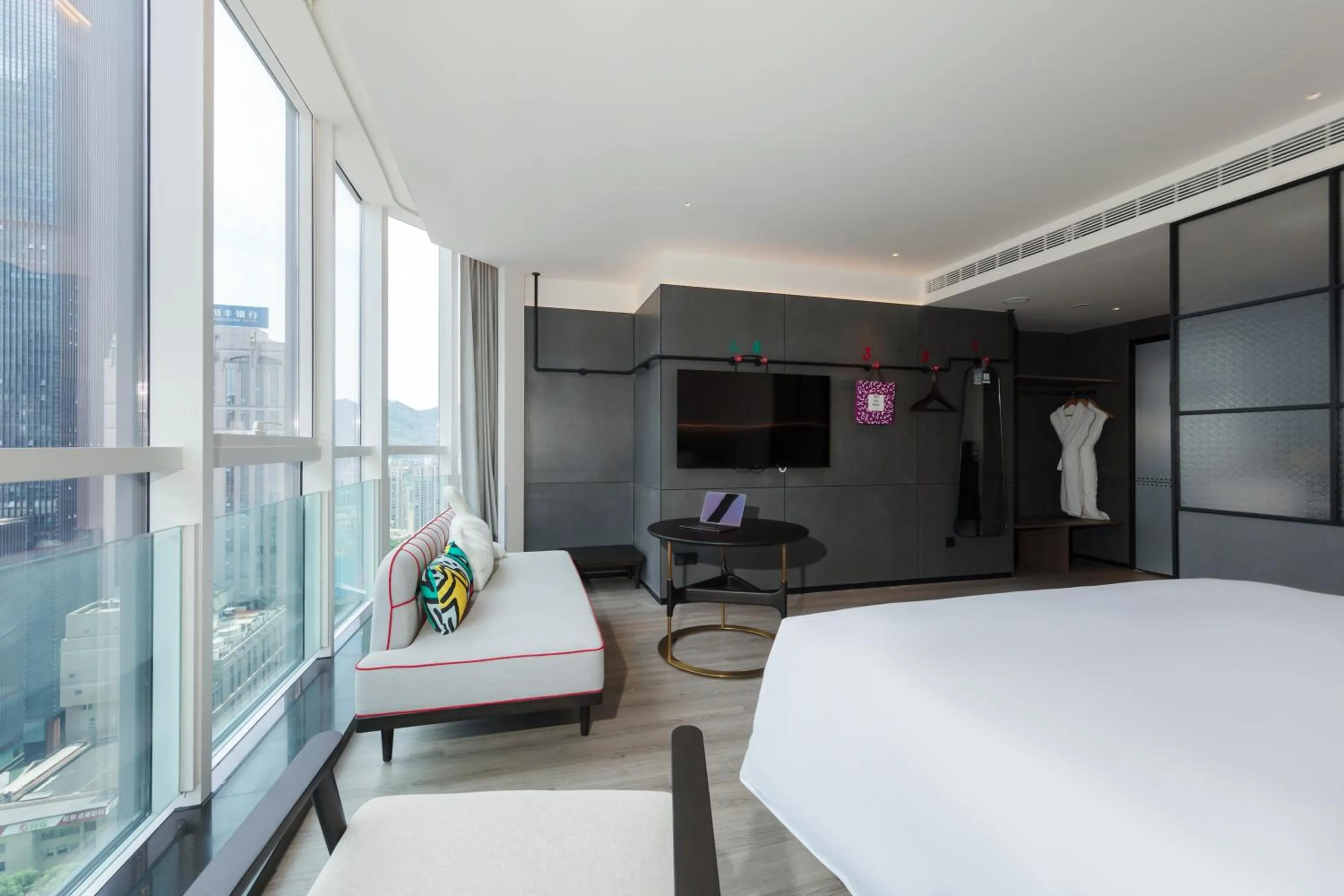 TV and multimedia, Bed in Moxy Chongqing