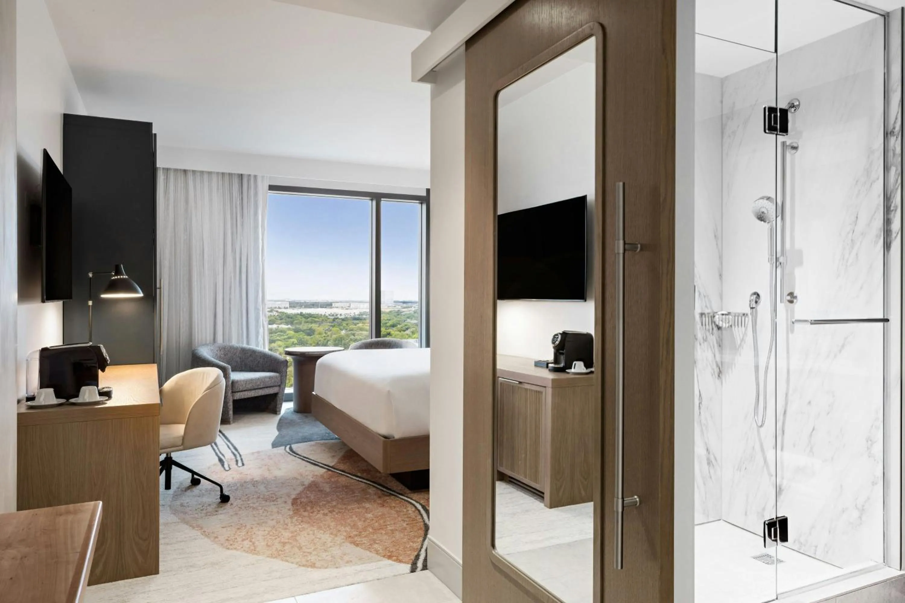 Photo of the whole room, Bed in HALL Park Hotel, Autograph Collection