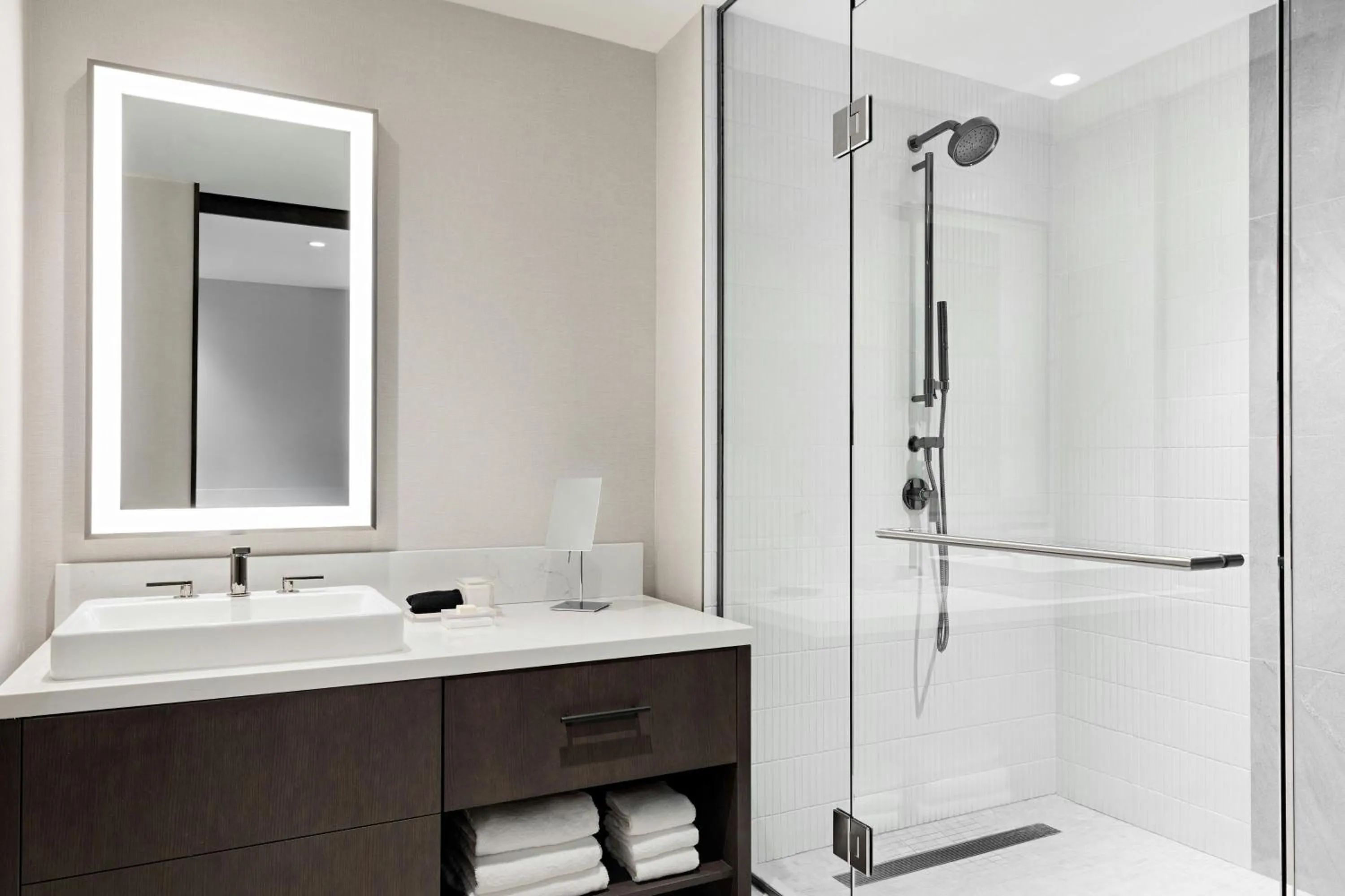 Bathroom in HALL Park Hotel, Autograph Collection