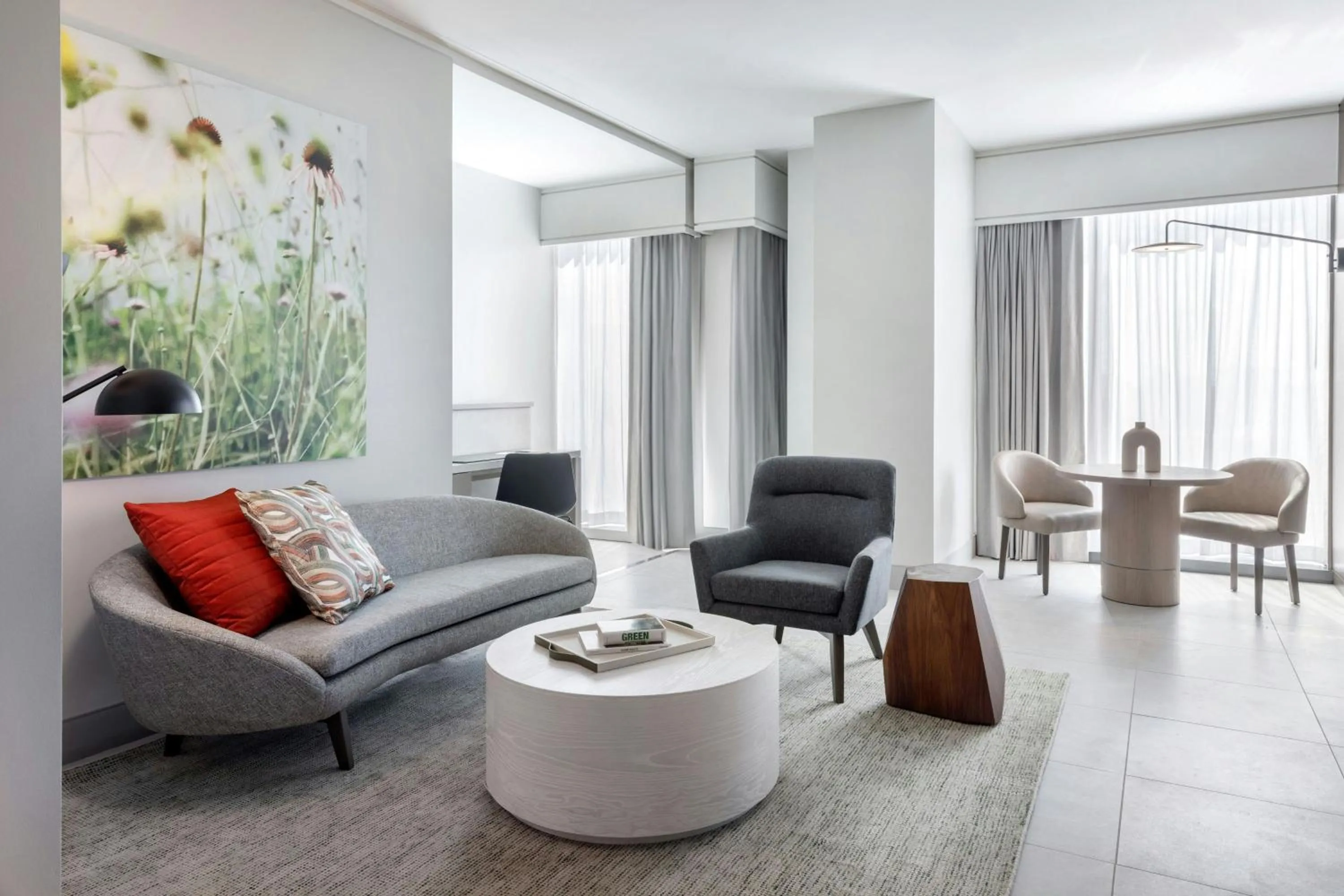 Living room in HALL Park Hotel, Autograph Collection