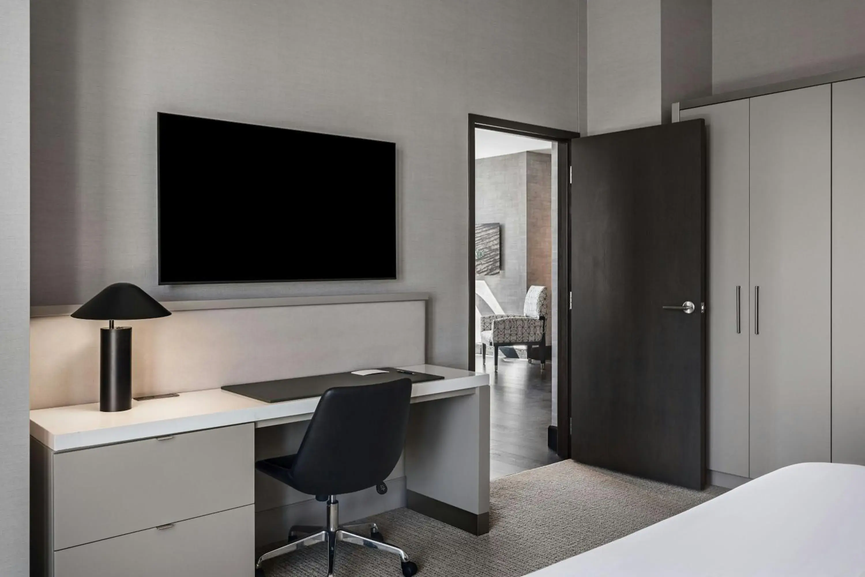 Photo of the whole room, Bed in HALL Park Hotel, Autograph Collection Photo of the whole room, Bed in HALL Park Hotel, Autograph Collection