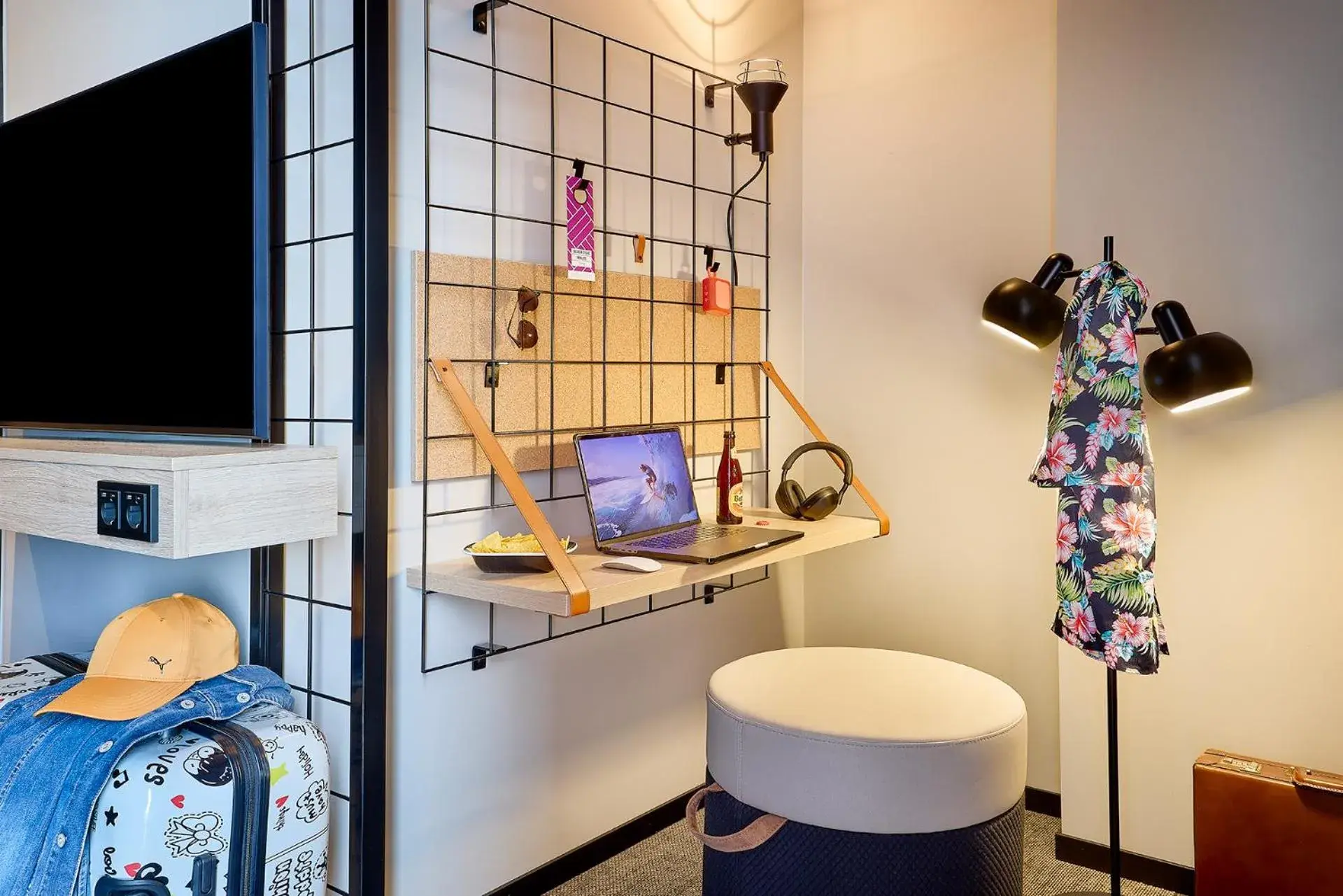 Standard Twin Room with City View in Moxy Luxembourg Airport Standard Twin Room with City View in Moxy Luxembourg Airport