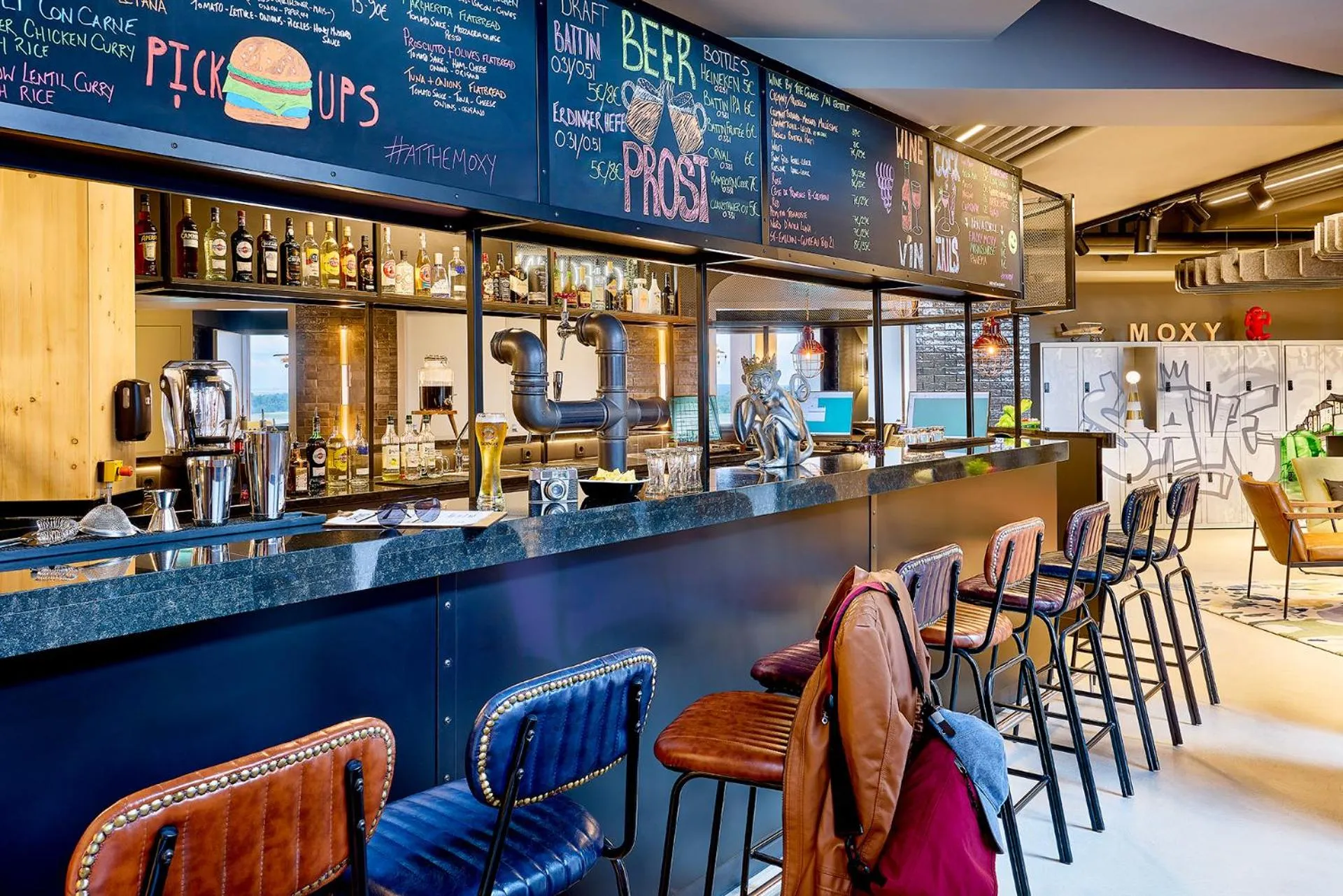 Lounge or bar in Moxy Luxembourg Airport
