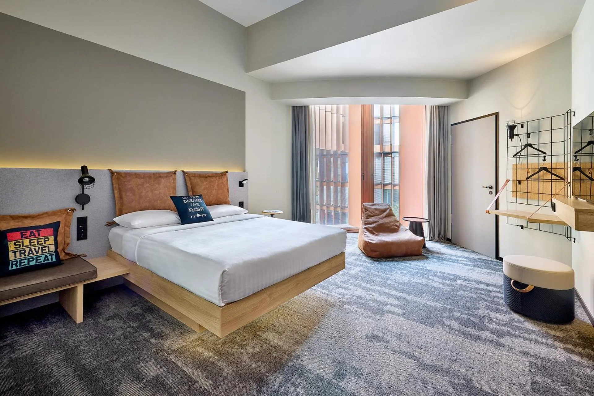 Photo of the whole room, Bed in Moxy Luxembourg Airport