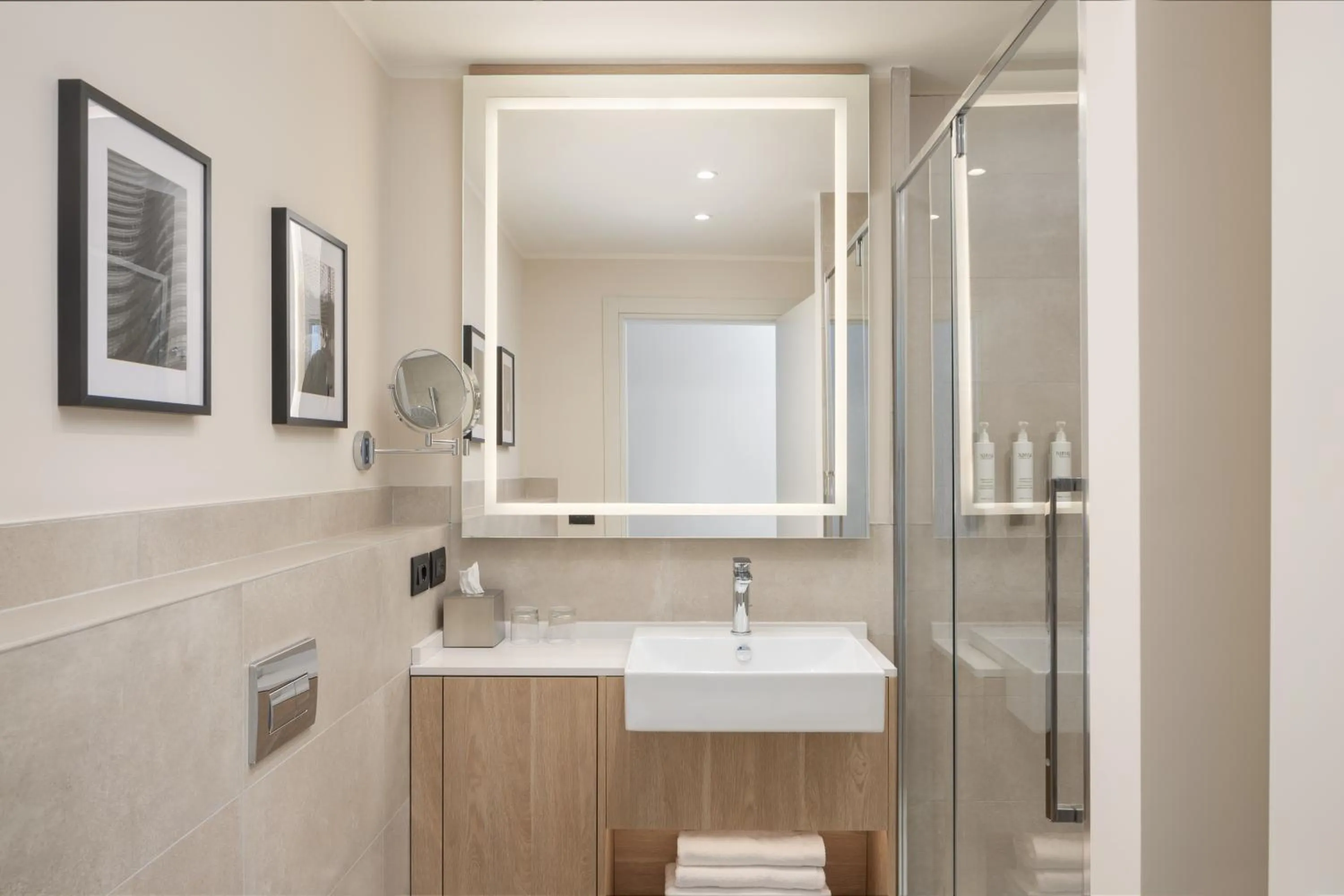 Shower in Courtyard by Marriott Milano Linate