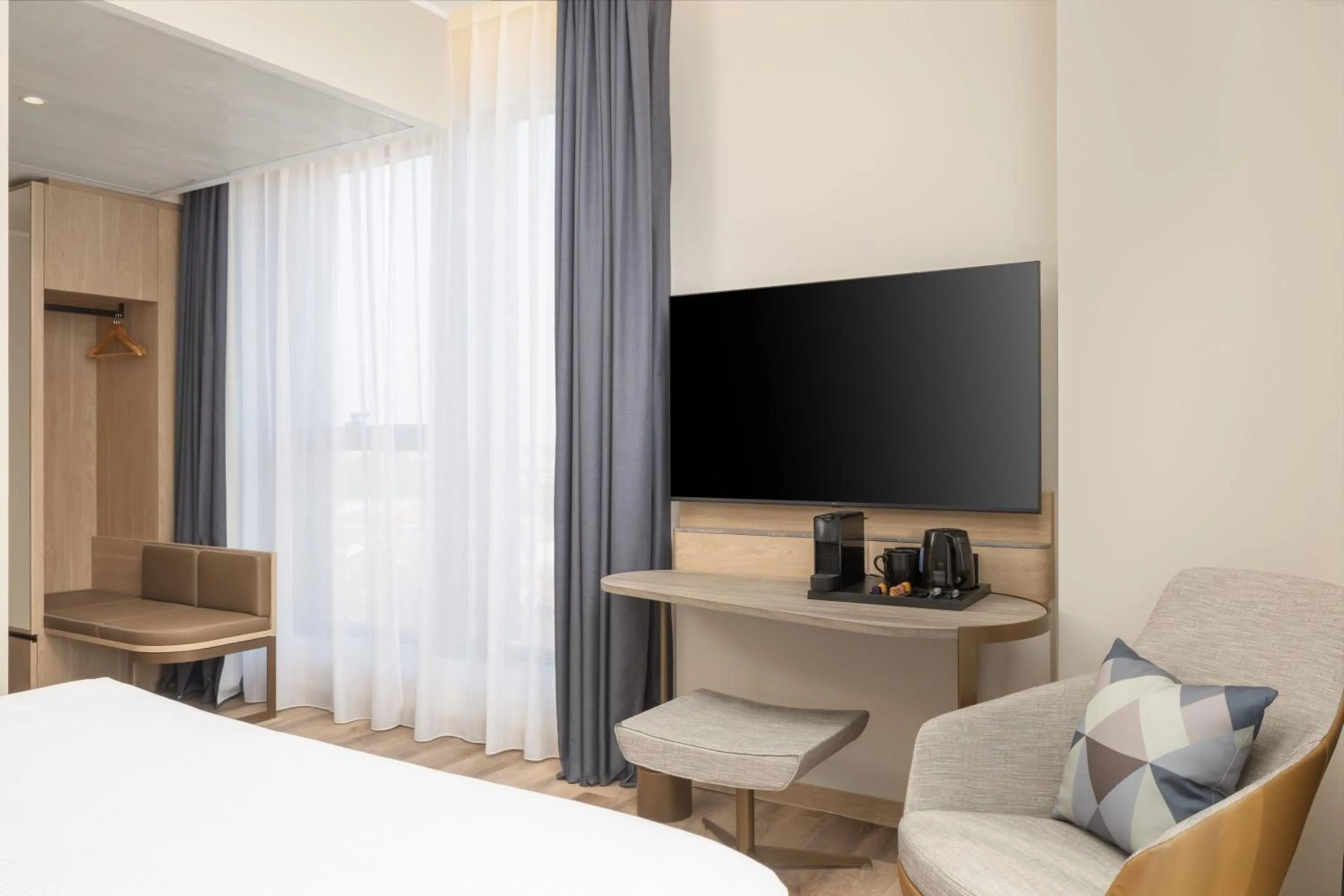 Photo of the whole room, Bed in Courtyard by Marriott Milano Linate