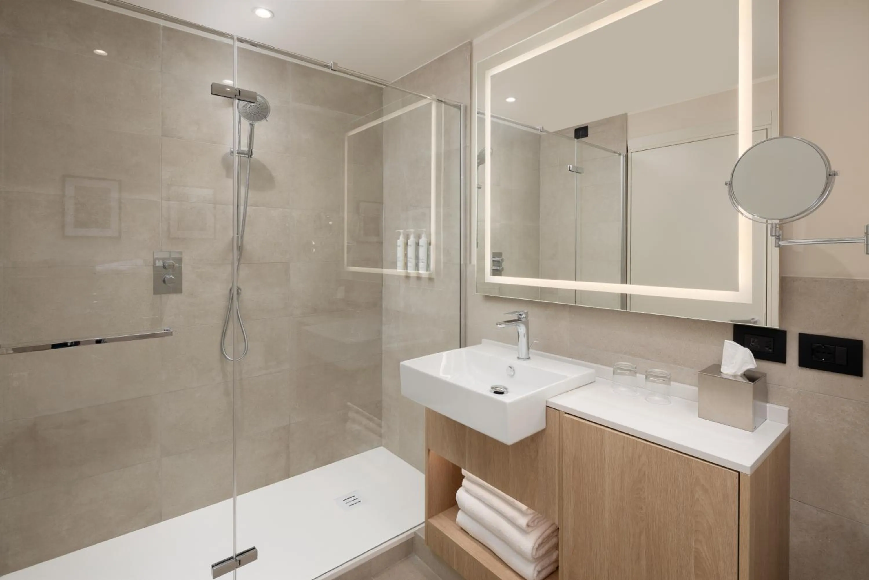 Shower in Courtyard by Marriott Milano Linate