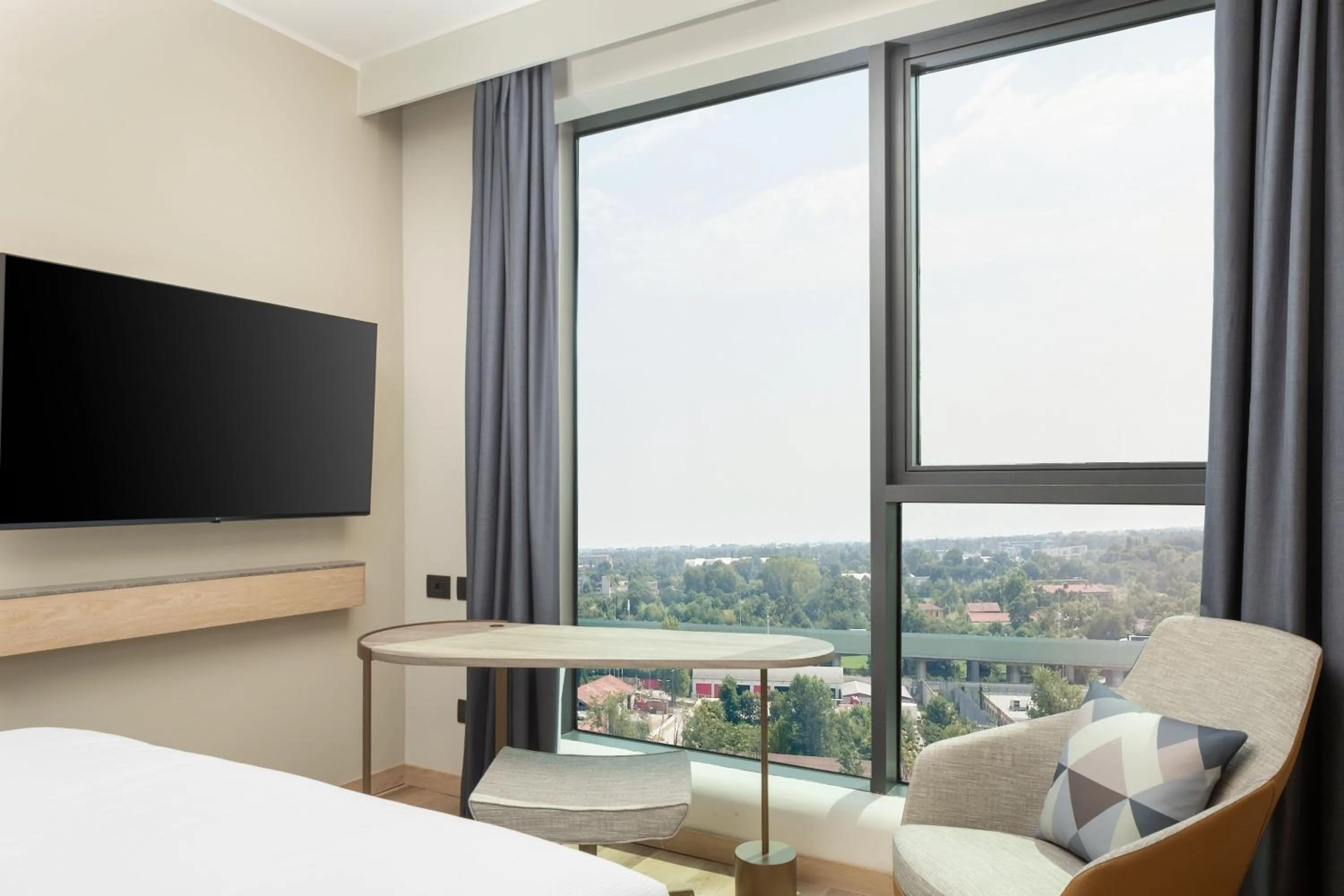 Photo of the whole room, Bed in Courtyard by Marriott Milano Linate