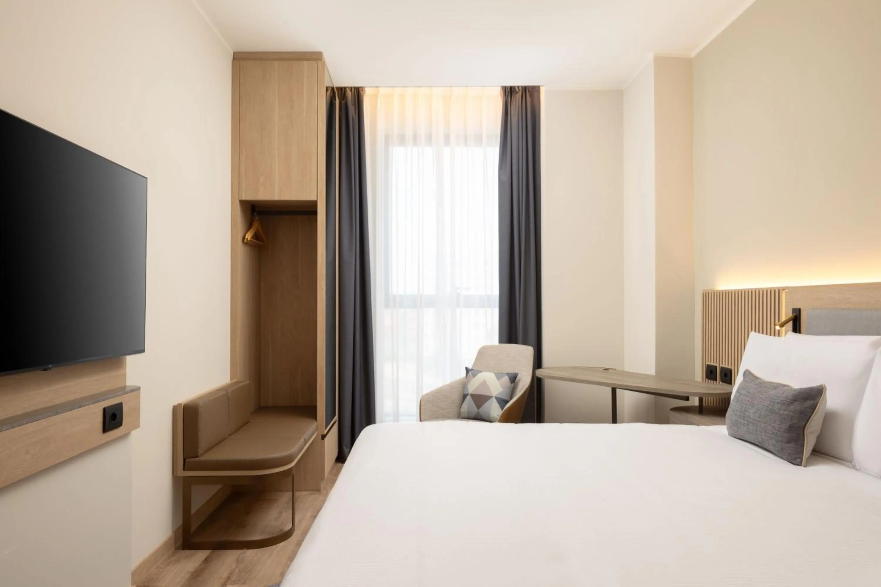 Photo of the whole room, Bed in Courtyard by Marriott Milano Linate