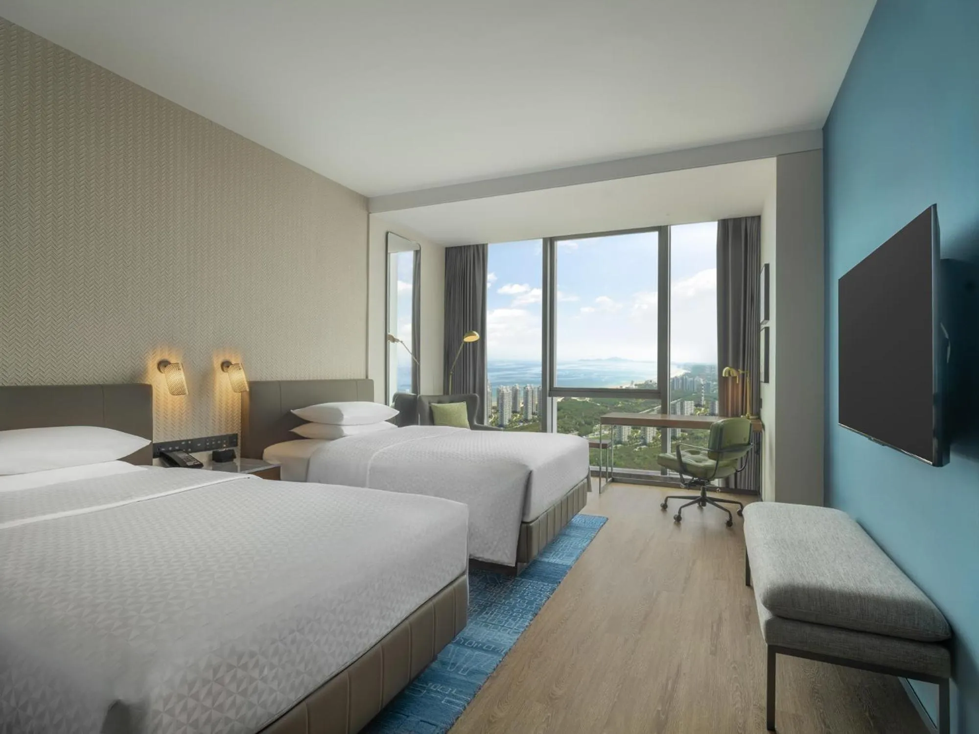 Photo of the whole room, Bed in Four Points by Sheraton Yantai