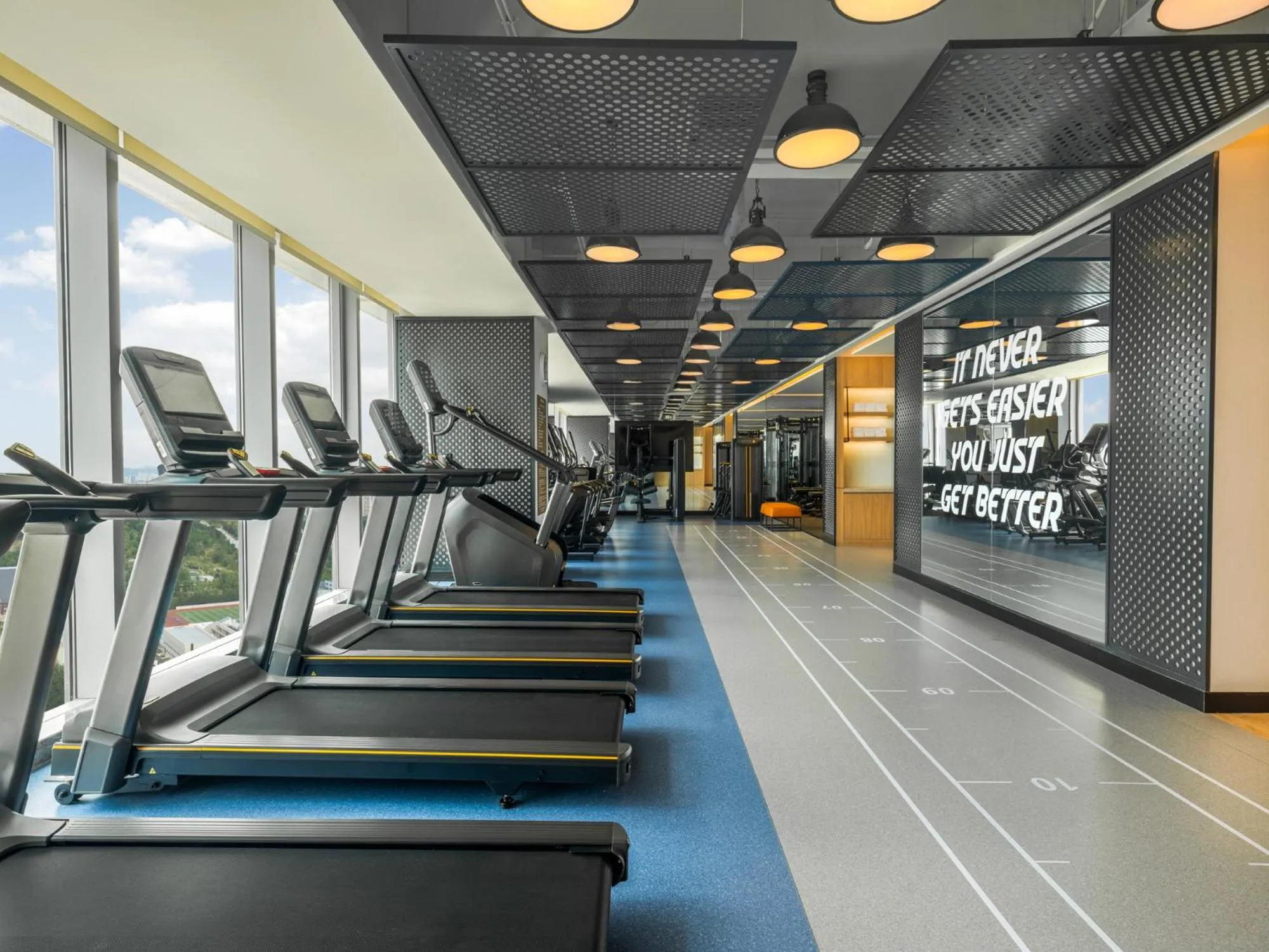 Fitness centre/facilities in Four Points by Sheraton Yantai
