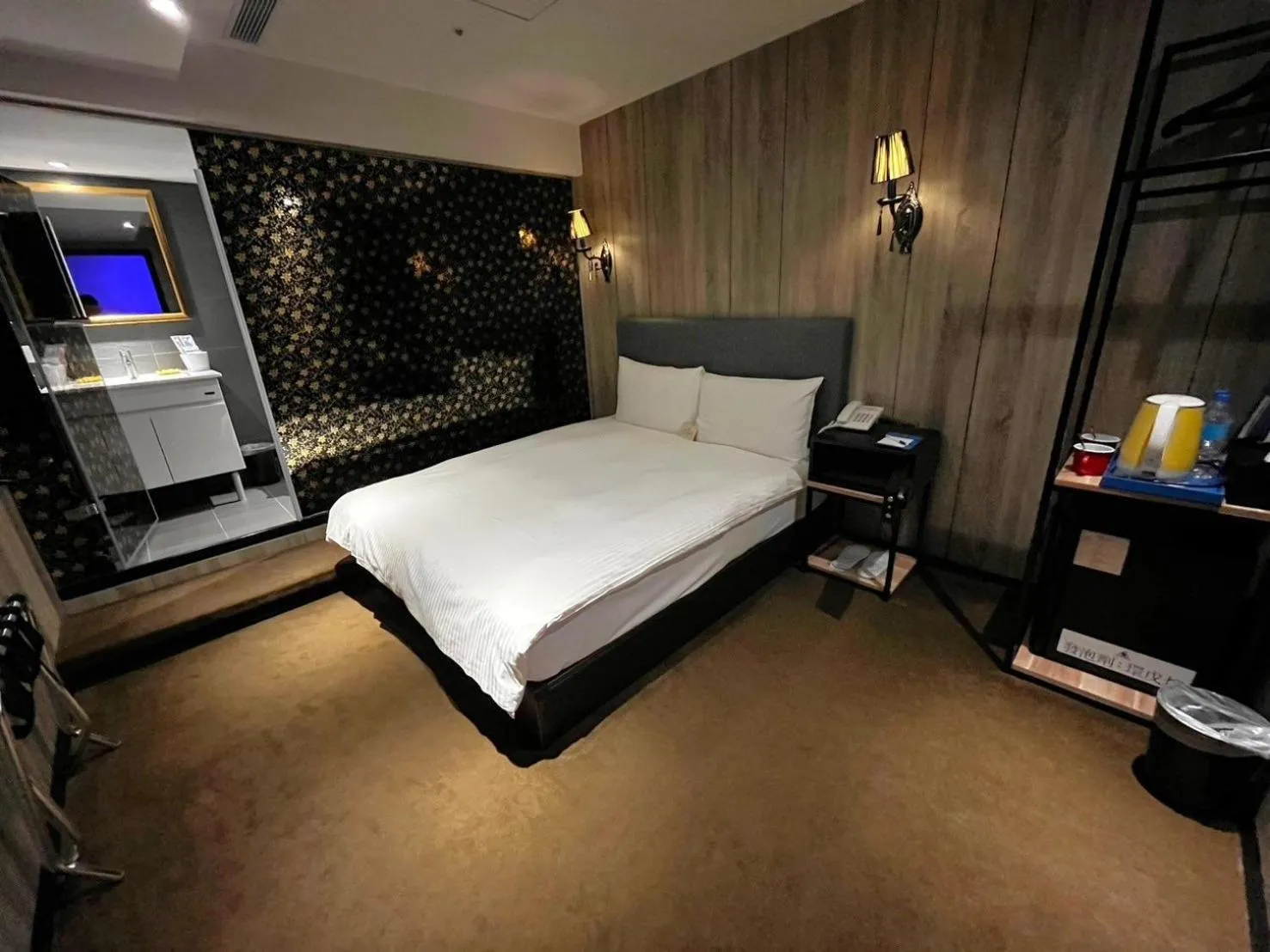 Bed in Airline Inn Ximen