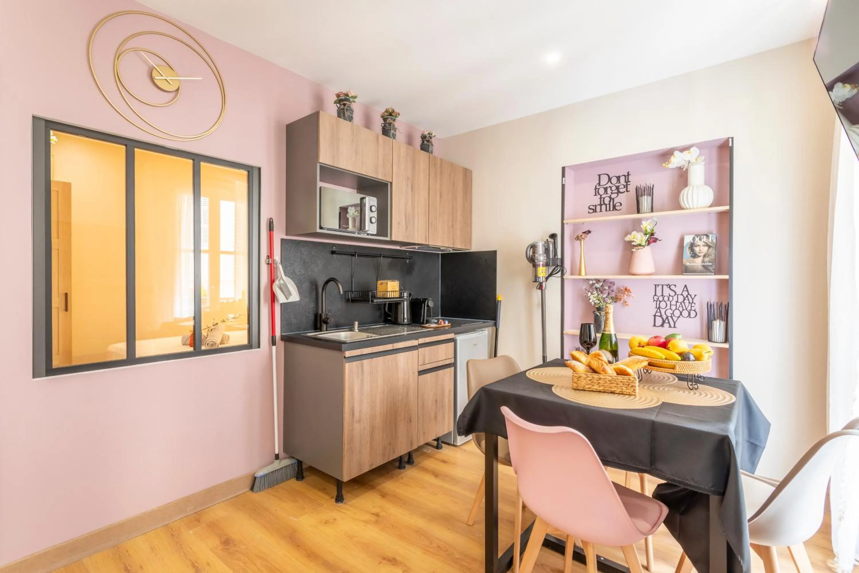 Kitchen or kitchenette in ADIRA Marseille Montgrand 2 étoiles