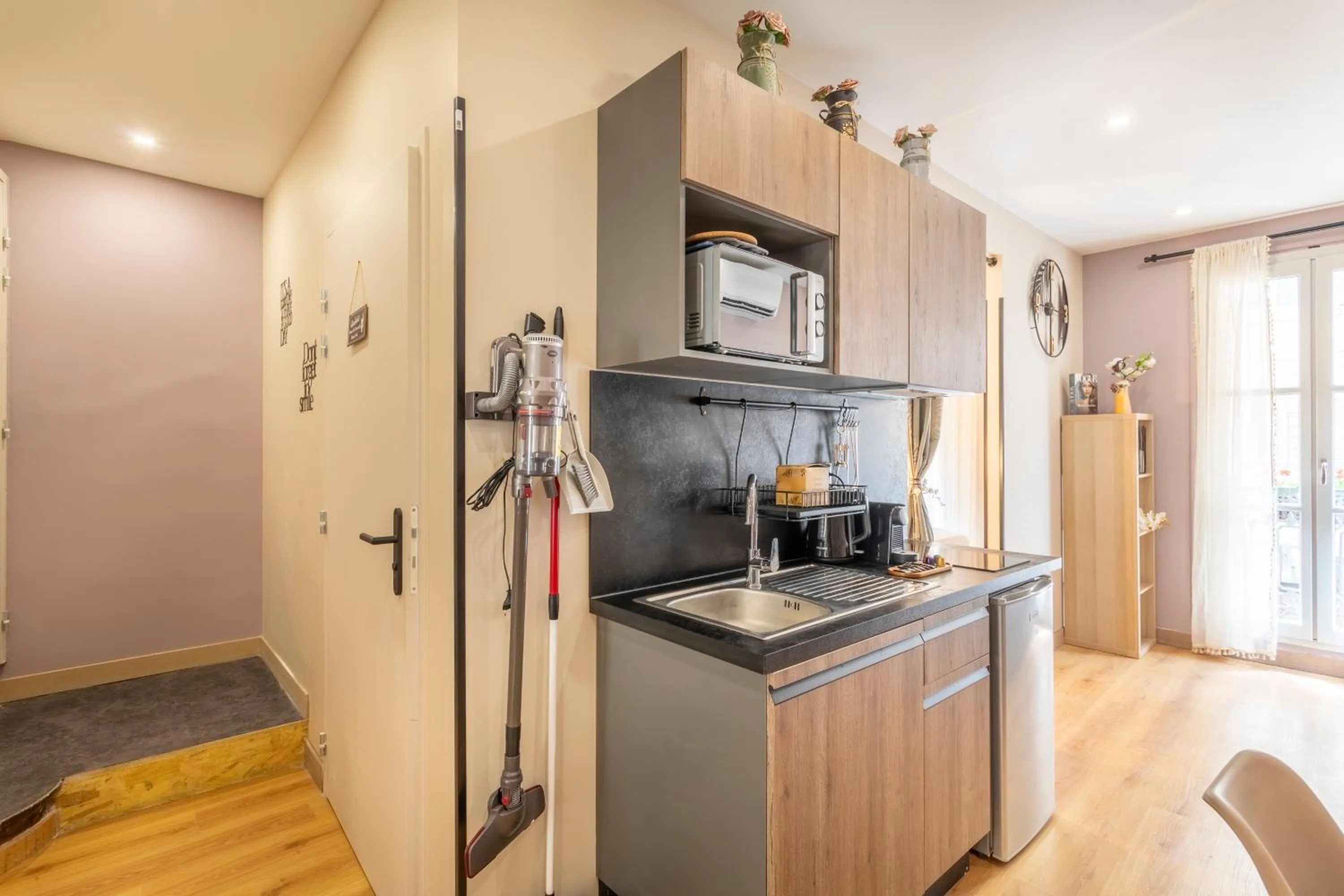 Coffee/tea facilities in ADIRA Marseille Montgrand 2 étoiles