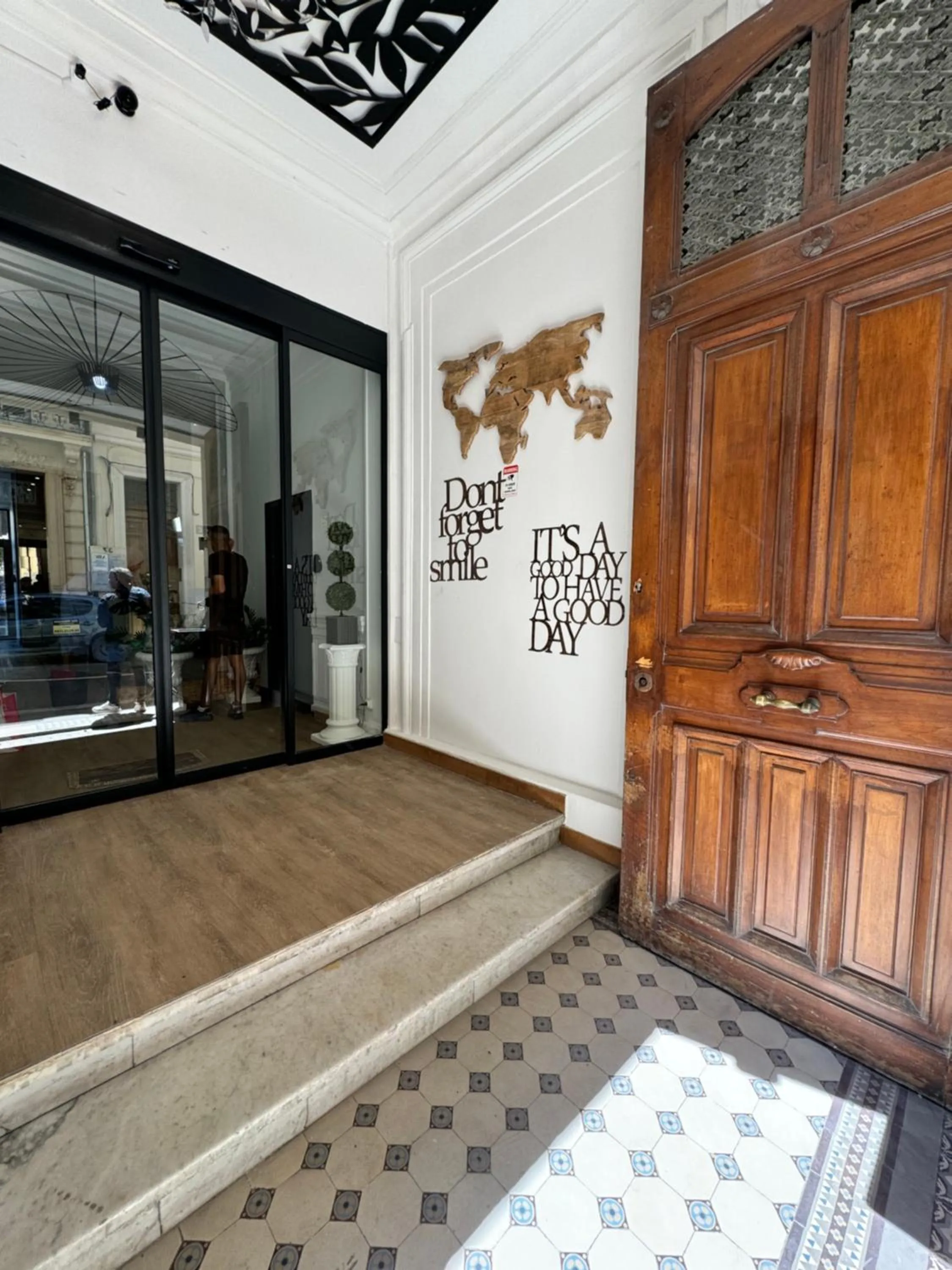 Facade/entrance in ADIRA Marseille Montgrand 2 étoiles