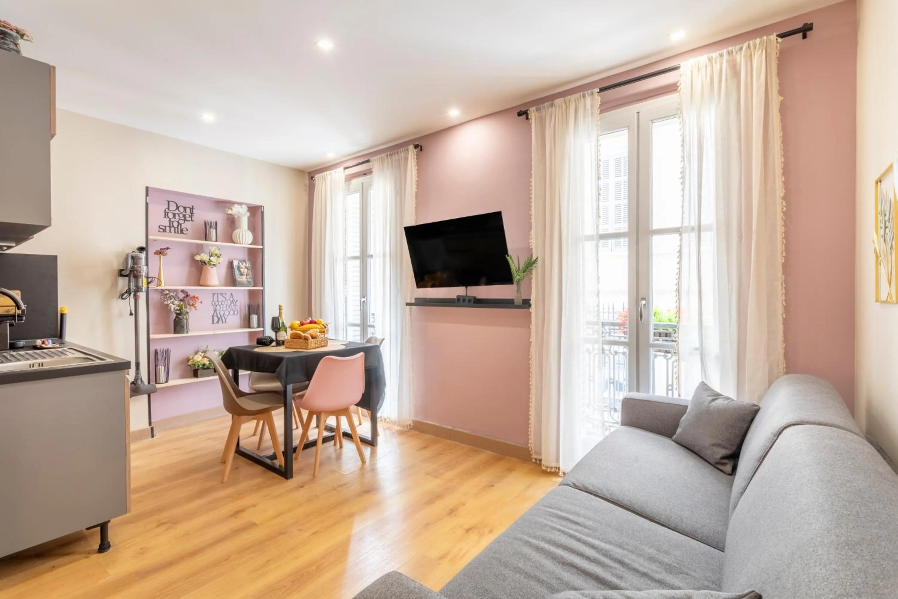 Communal lounge/ TV room in ADIRA Marseille Montgrand 2 étoiles