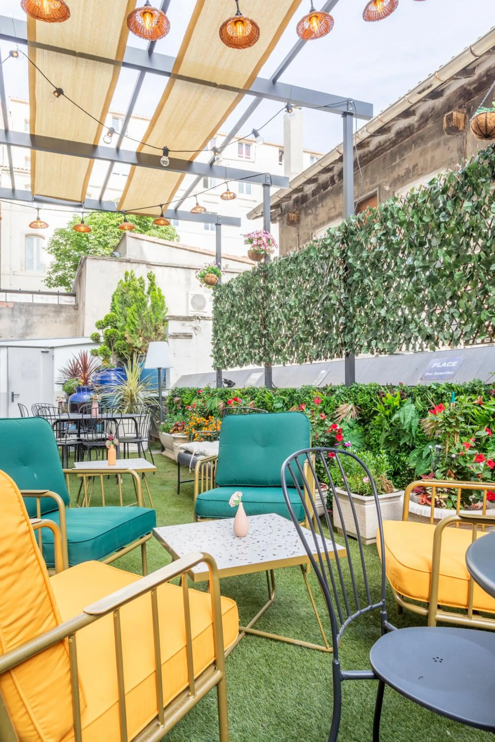 Property building in ADIRA Marseille Montgrand 2 étoiles