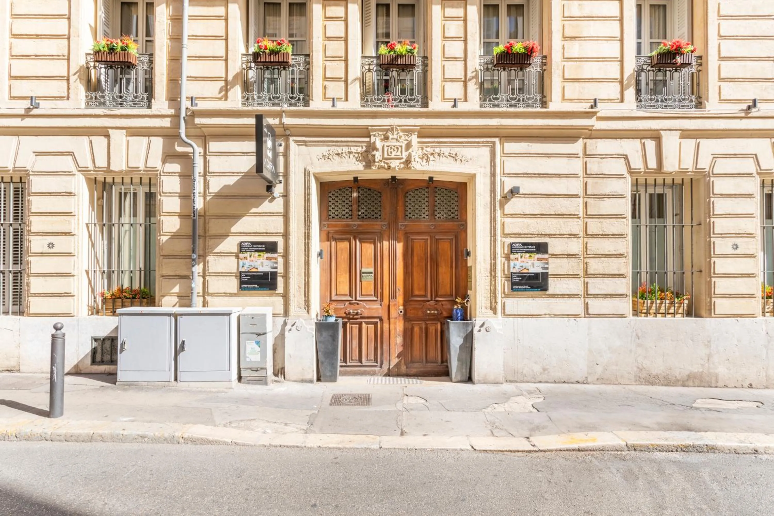 Property building in ADIRA Marseille Montgrand 2 étoiles