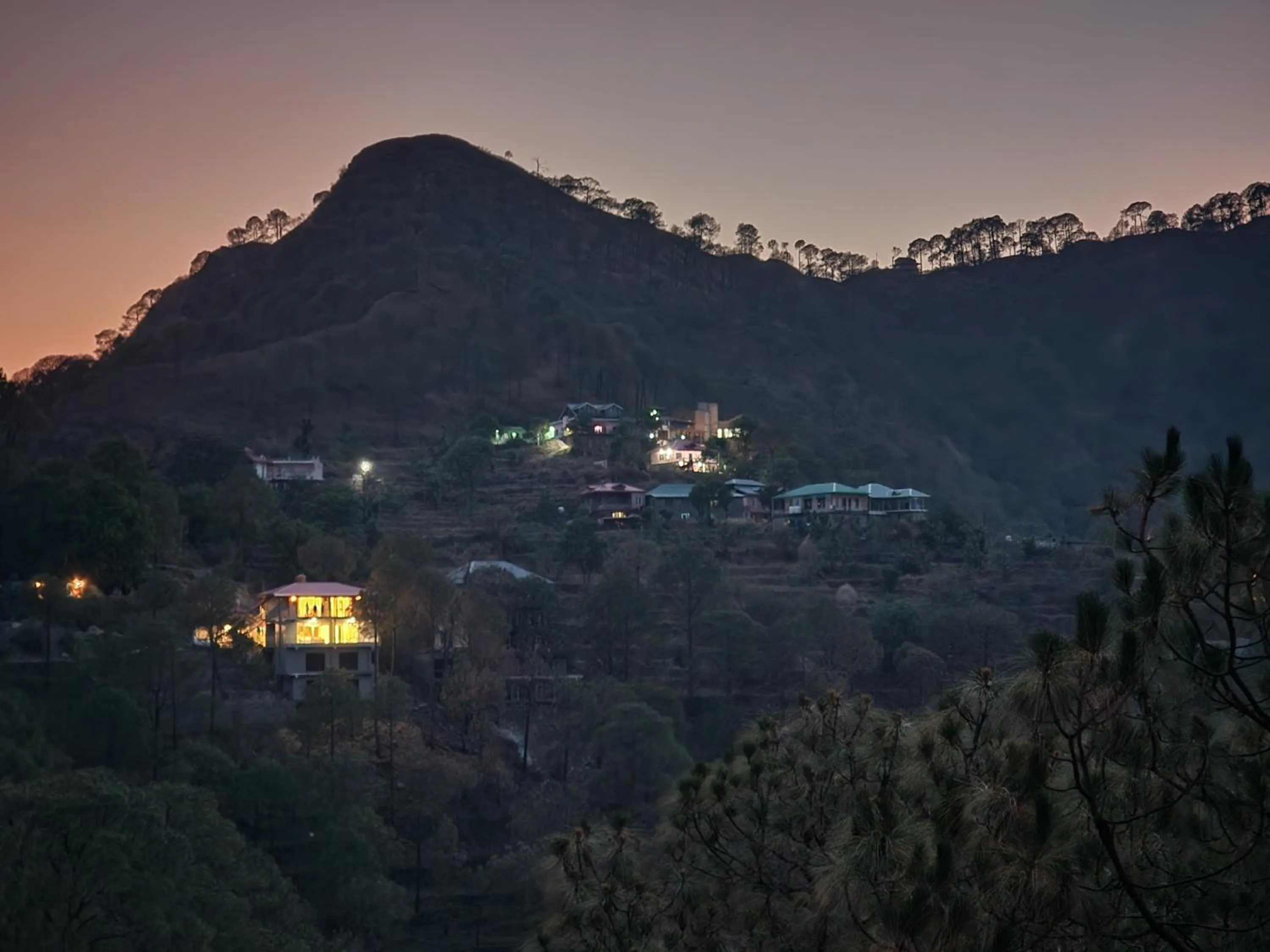 Mountain view in Pihu's Nest Kasauli