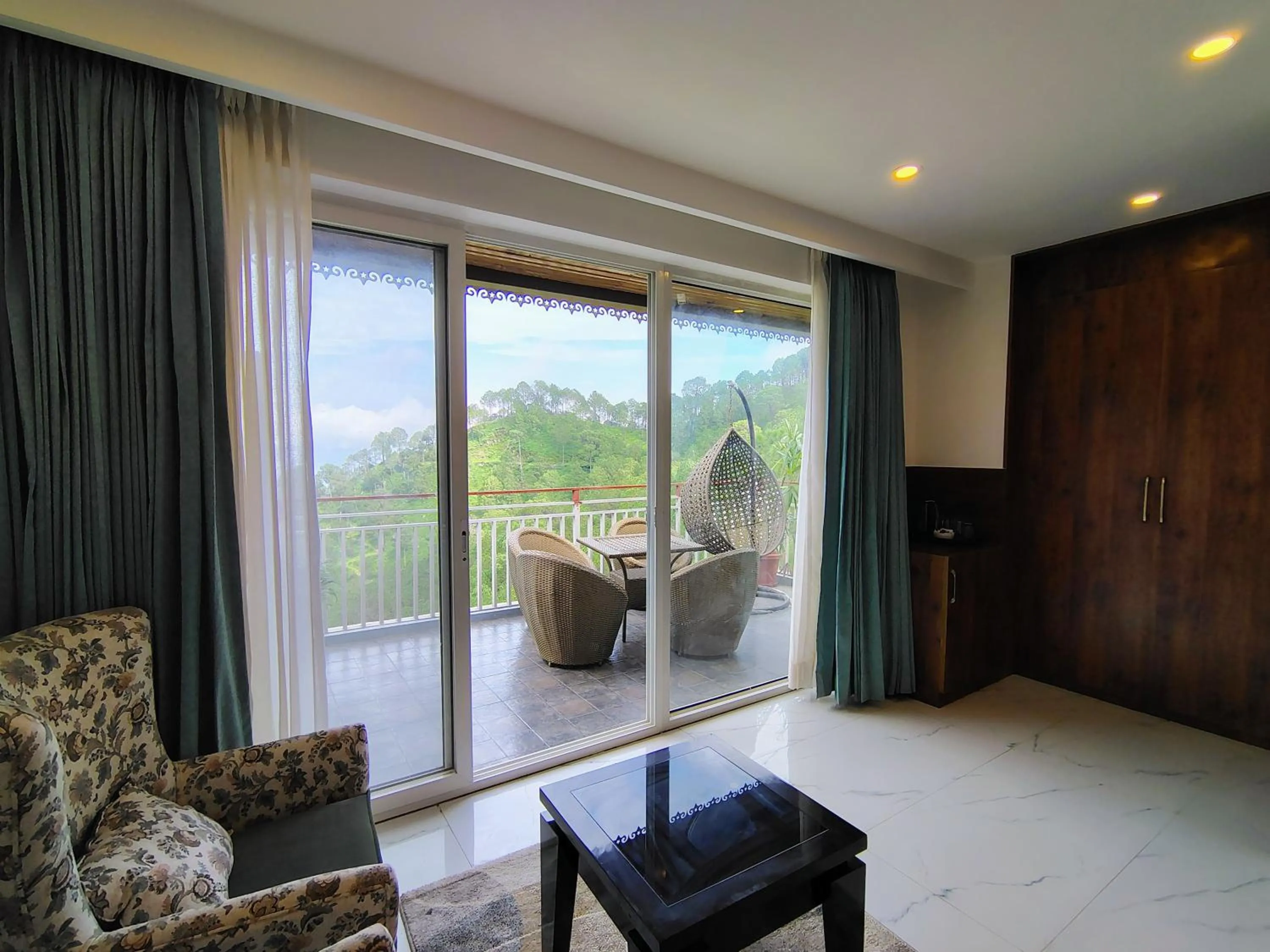 Living room in Pihu's Nest Kasauli