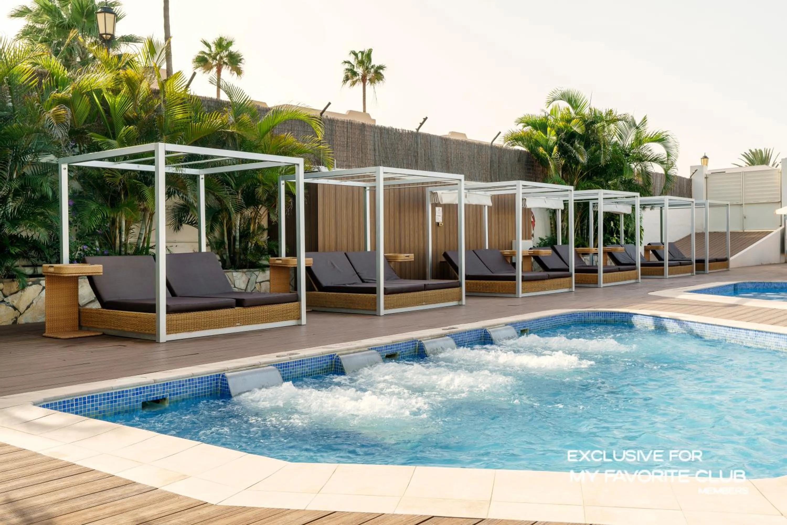 Swimming pool in Alua Suites Fuerteventura - All Inclusive