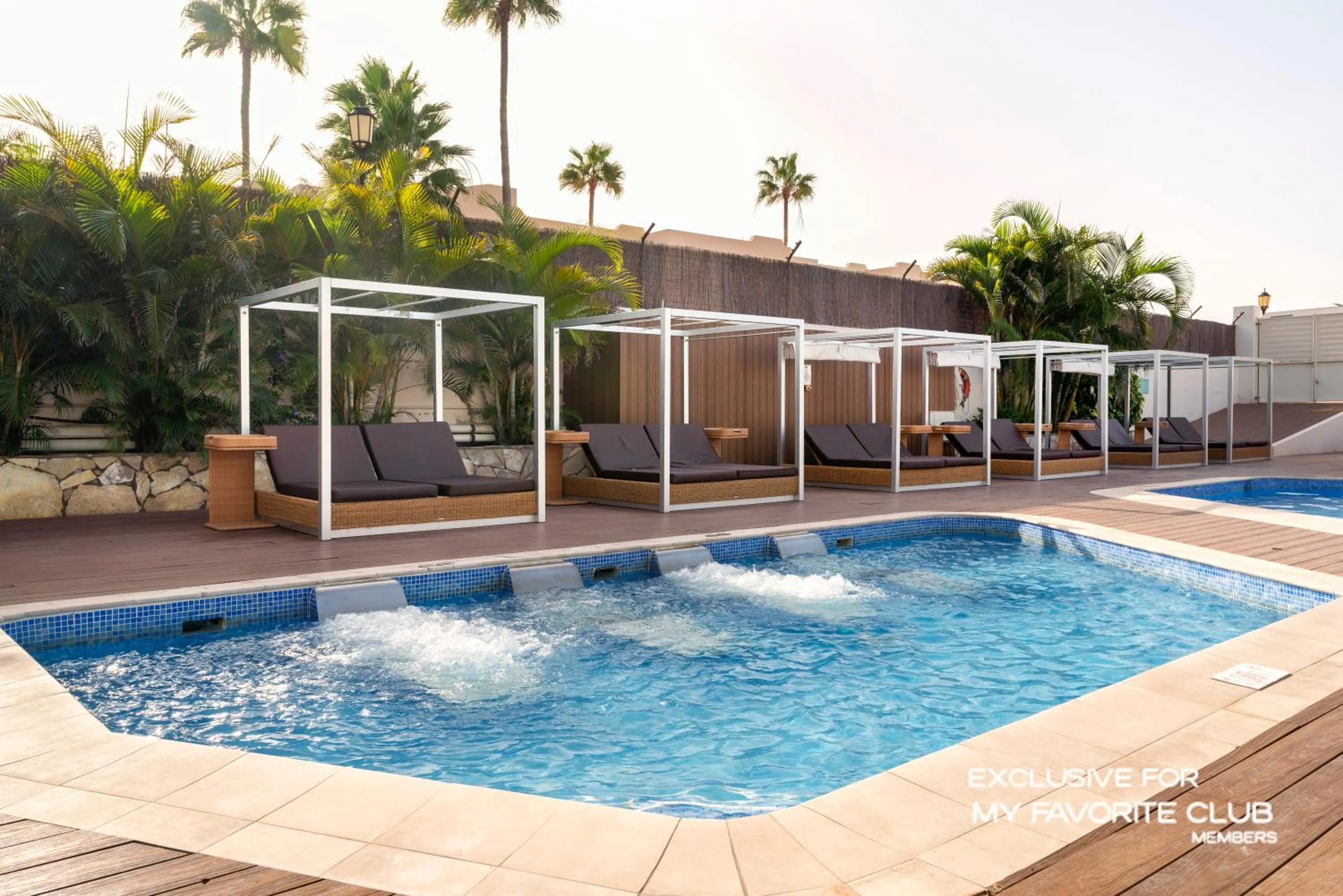 Swimming pool in Alua Suites Fuerteventura - All Inclusive