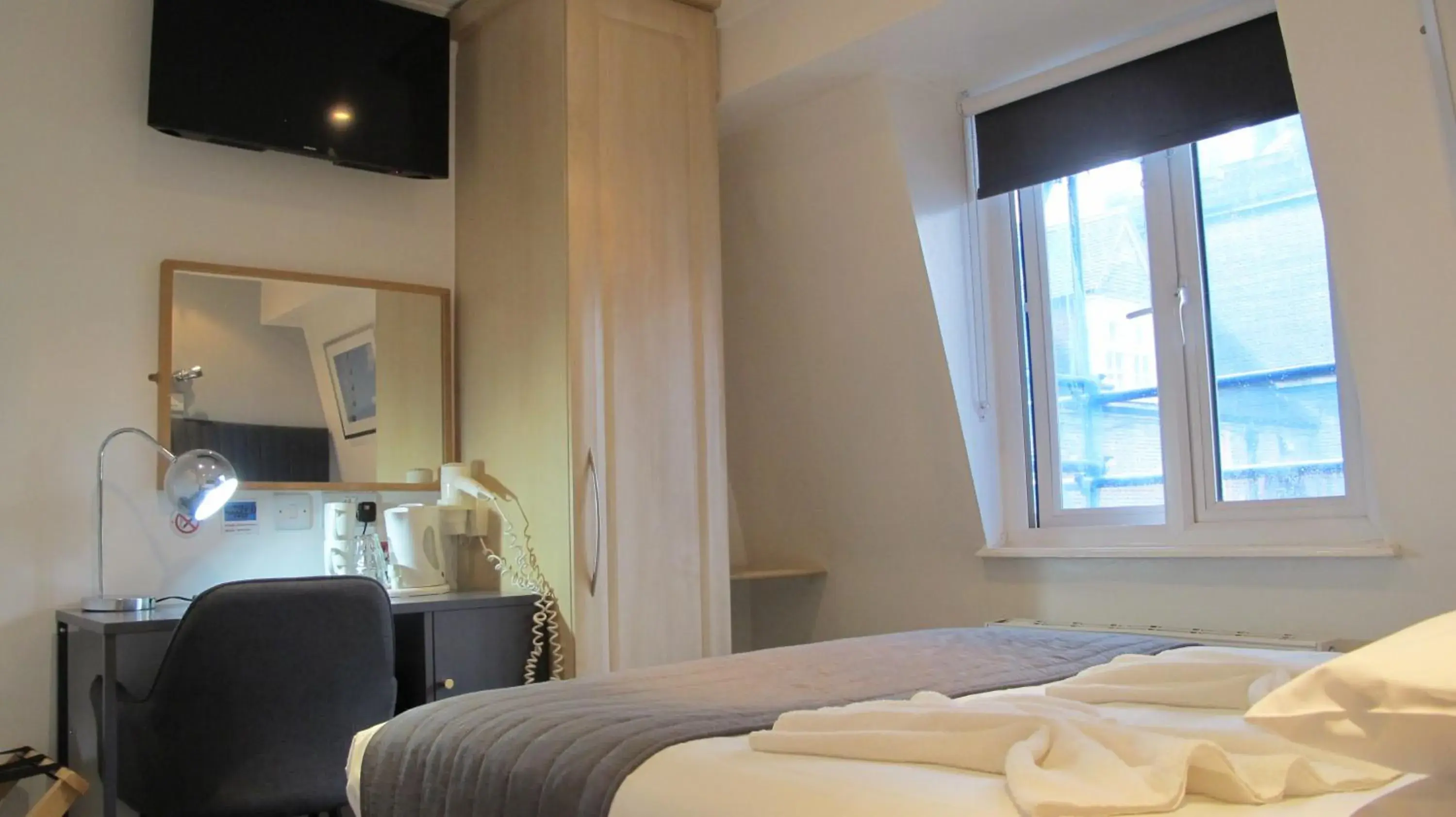 Bedroom, Bed in Alhambra Hotel Bedroom, Bed in Alhambra Hotel