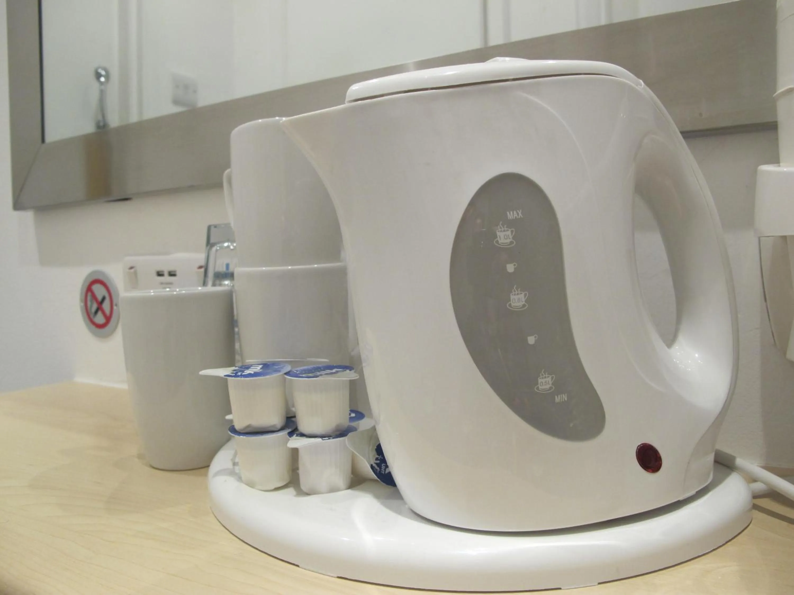 Coffee/tea facilities in Alhambra Hotel