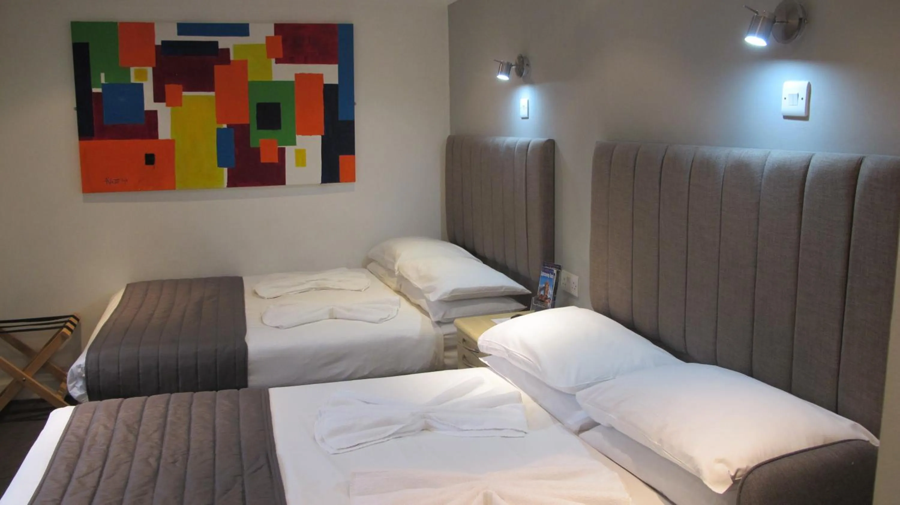 Bedroom, Bed in Alhambra Hotel