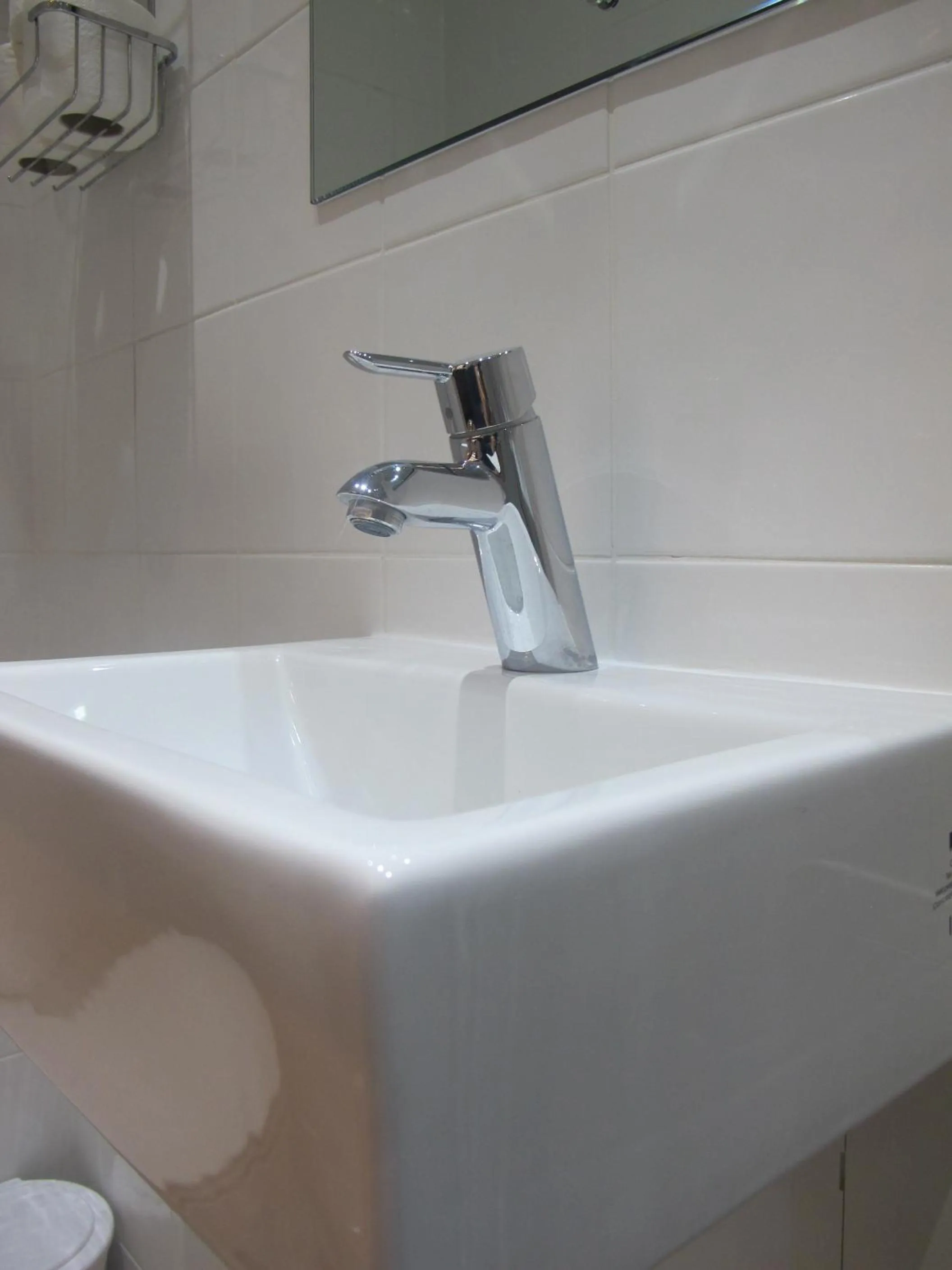 Bathroom in Alhambra Hotel