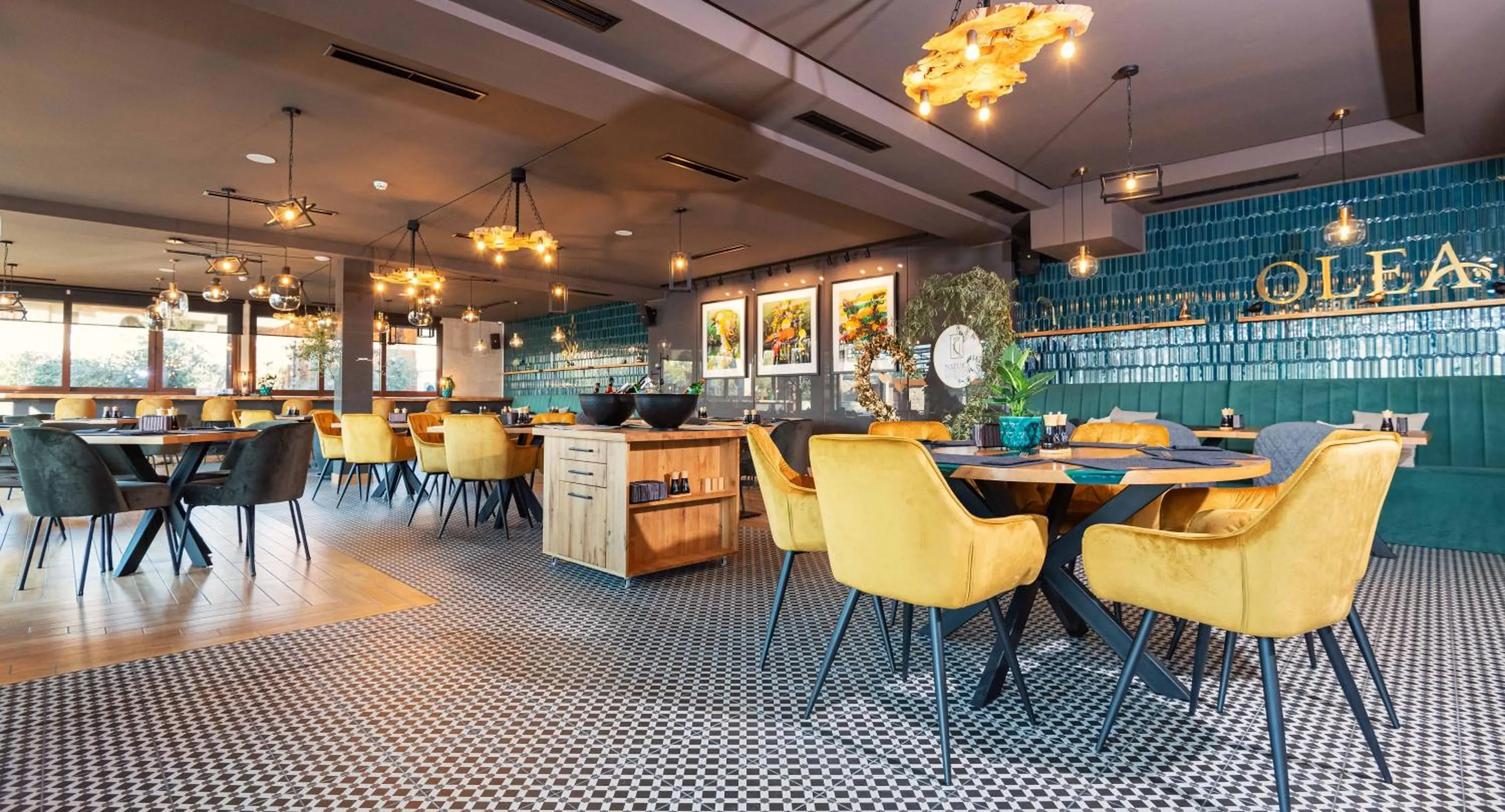 Restaurant/places to eat in Natura All Seasons Boutique Hotel