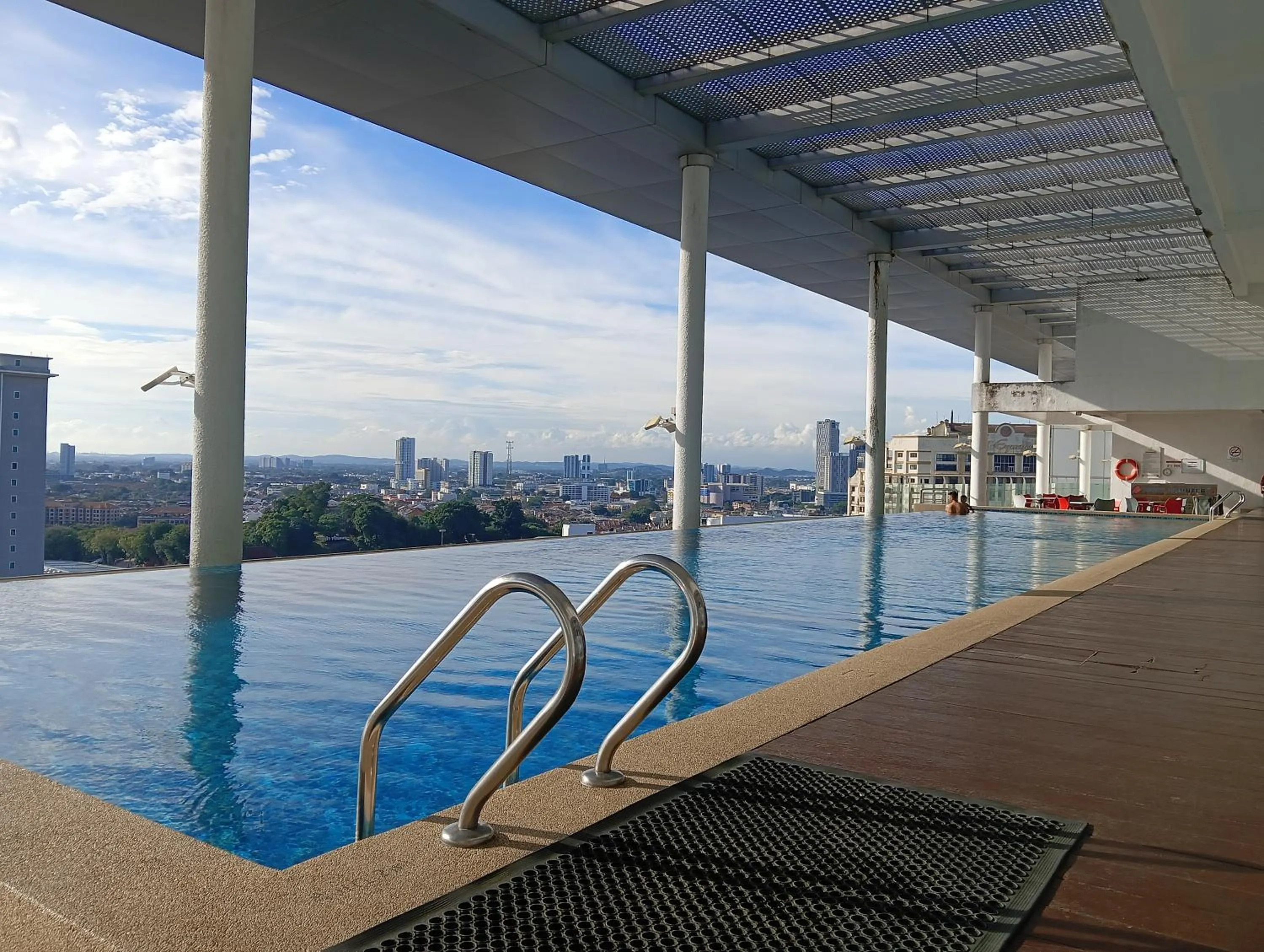 Swimming pool in The Straits Suites by Ciconia