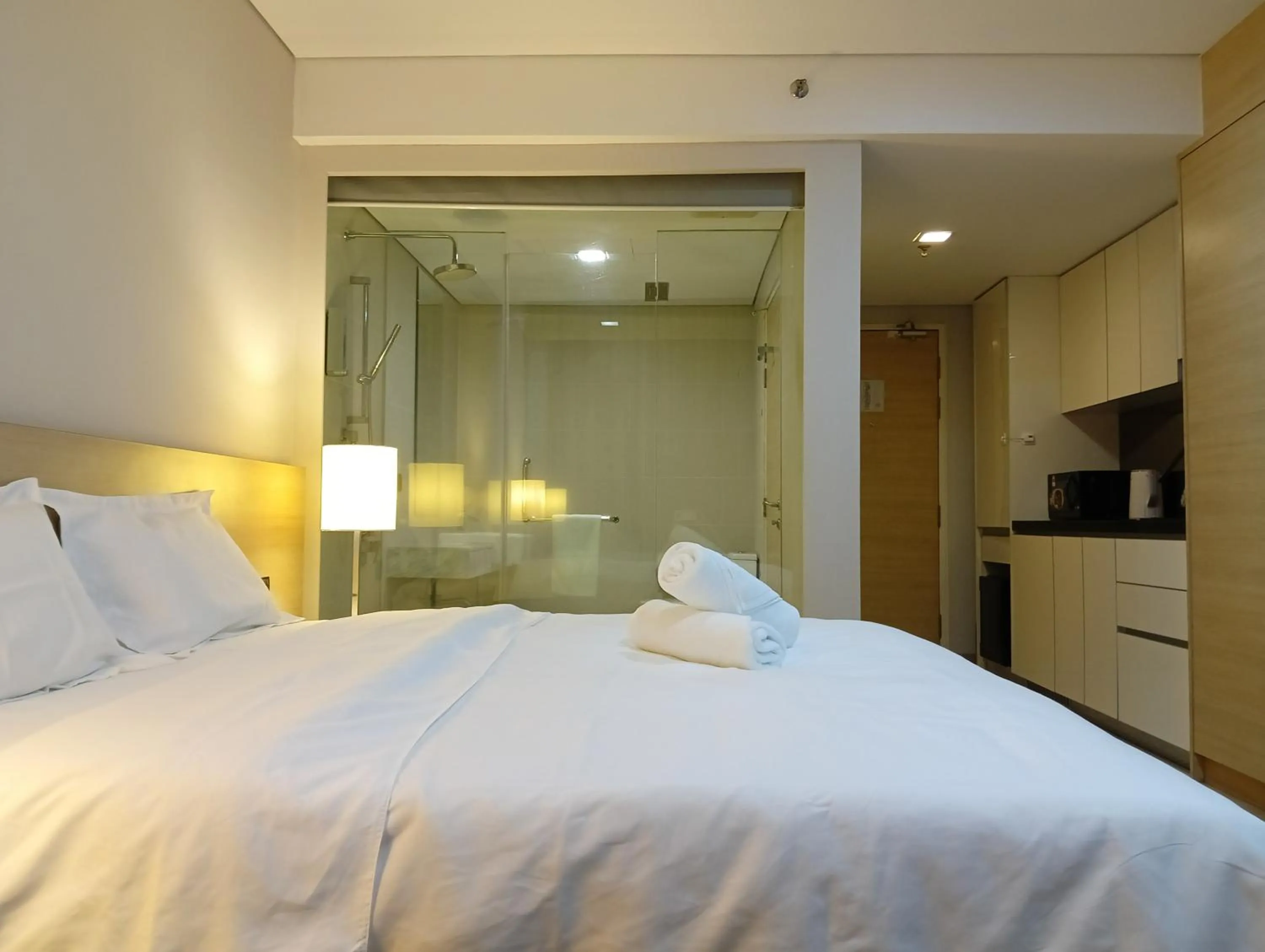 Photo of the whole room, Bed in The Straits Suites by Ciconia