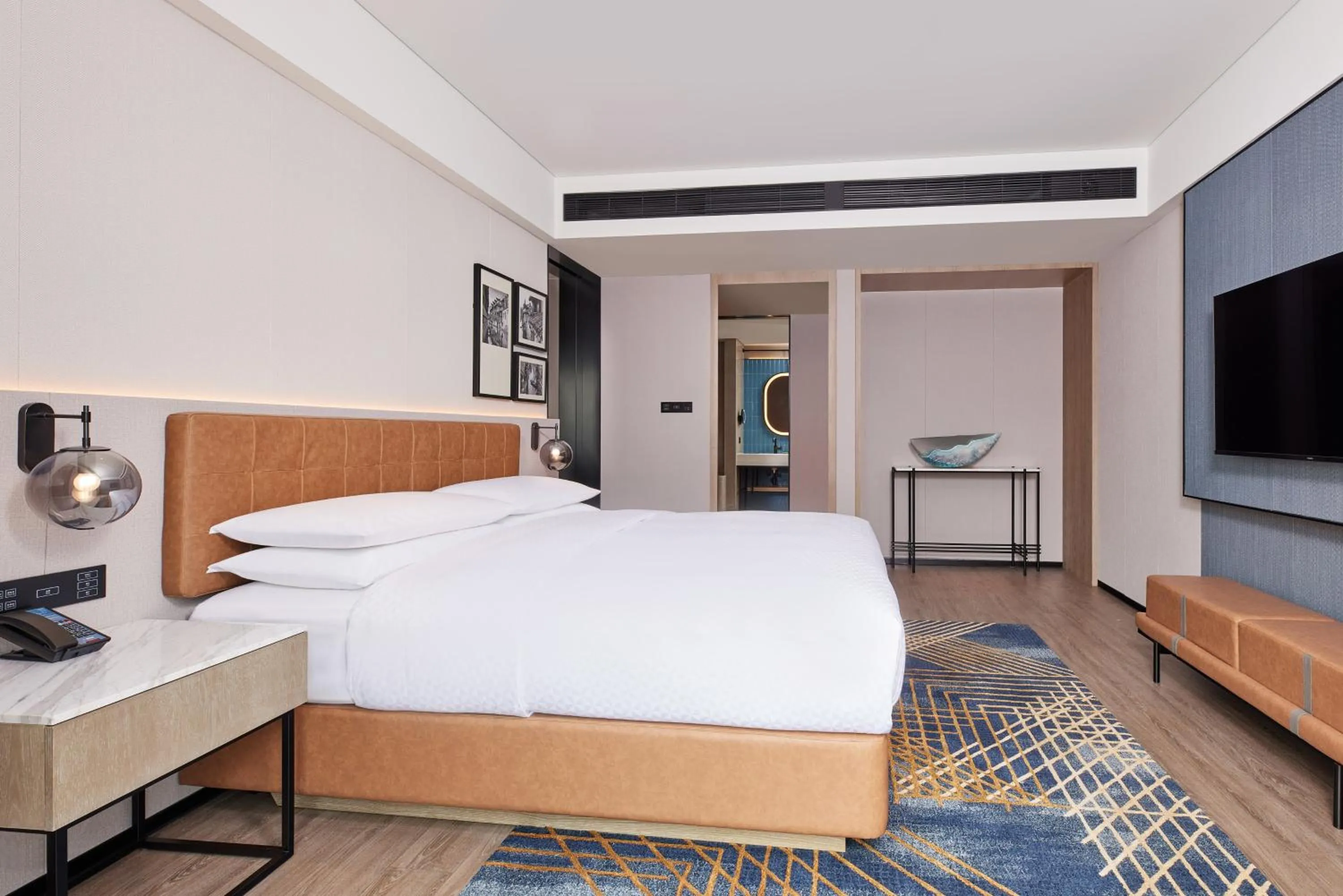 Bedroom, Bed in Four Points by Sheraton Shanghai Fengjing